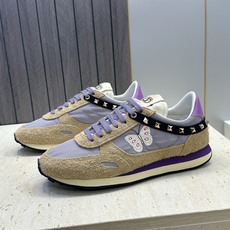 华伦天奴 VALENTINO 2026春夏情侣新款铆钉运动跑鞋 V家字母logo印花涂鸦厚底尖头拼色休闲老爹鞋 材质: 华伦天奴 VALENTINO 2026春夏情侣新款铆钉运动跑鞋 V家字母logo印花涂鸦厚底尖头拼色休闲老爹鞋 材质: