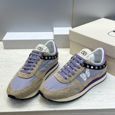 华伦天奴 VALENTINO 2026春夏情侣新款铆钉运动跑鞋 V家字母logo印花涂鸦厚底尖头拼色休闲老爹鞋 材质: 华伦天奴 VALENTINO 2026春夏情侣新款铆钉运动跑鞋 V家字母logo印花涂鸦厚底尖头拼色休闲老爹鞋 材质: