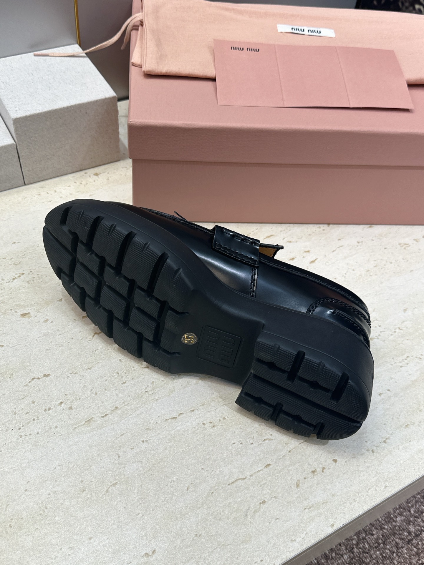 Miumiu 2026春夏新款流苏休闲女鞋 缪缪字母logo低跟圆头玛丽珍乐福单鞋 材质:鞋面进口开边珠牛皮+水染羊皮内