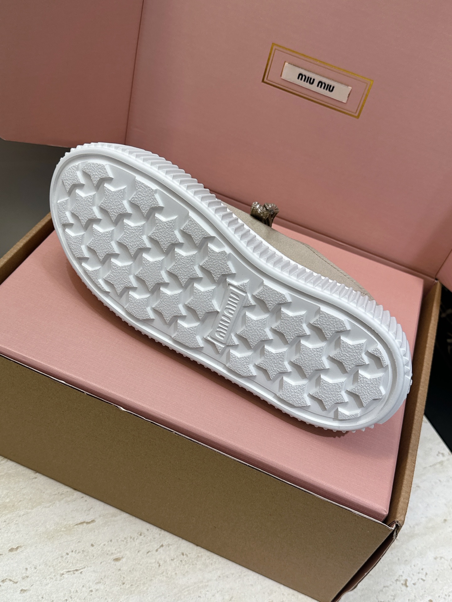 顶级版 Miumiu 2026春夏高定系列走秀新款系带休闲运动松糕小白鞋 缪缪明星同款字母logo厚底圆头拼色滑板帆布女