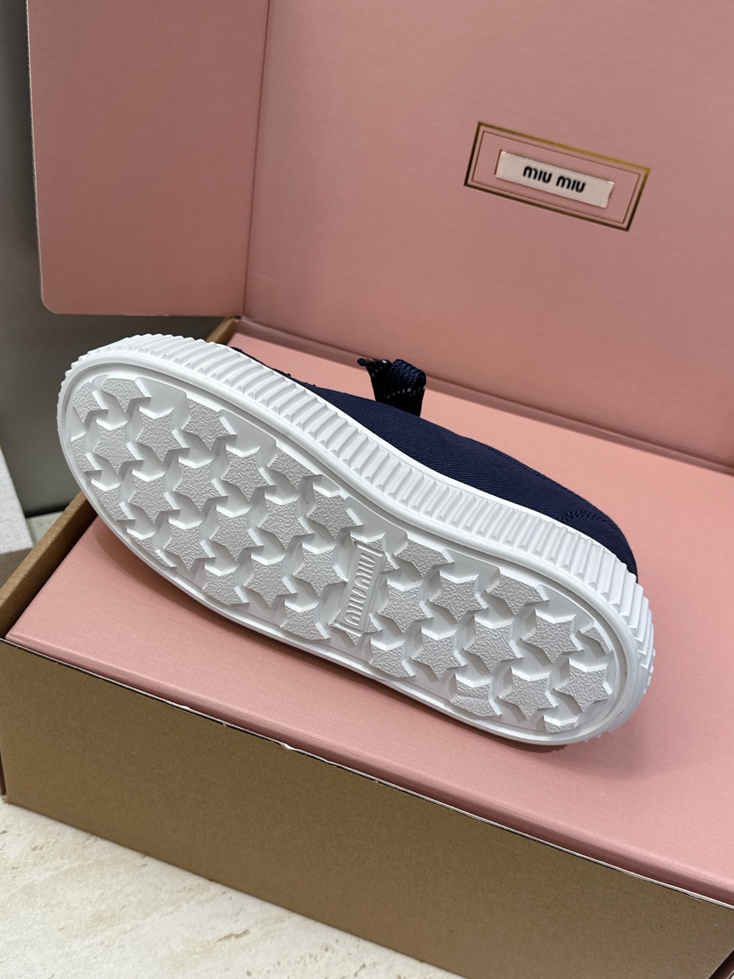 顶级版 Miumiu 2026春夏高定系列走秀新款系带休闲运动松糕小白鞋 缪缪明星同款字母logo厚底圆头拼色滑板帆布女