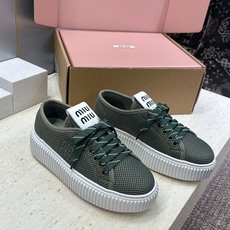 顶级版 Miumiu 2026春夏高定系列走秀新款系带休闲运动松糕小白鞋 缪缪明星同款字母logo厚底圆头拼色滑板帆布女 顶级版 Miumiu 2026春夏高定系列走秀新款系带休闲运动松糕小白鞋 缪缪明星同款字母logo厚底圆头拼色滑板帆布女