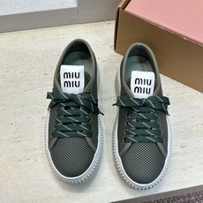 顶级版 Miumiu 2026春夏高定系列走秀新款系带休闲运动松糕小白鞋 缪缪明星同款字母logo厚底圆头拼色滑板帆布女 顶级版 Miumiu 2026春夏高定系列走秀新款系带休闲运动松糕小白鞋 缪缪明星同款字母logo厚底圆头拼色滑板帆布女
