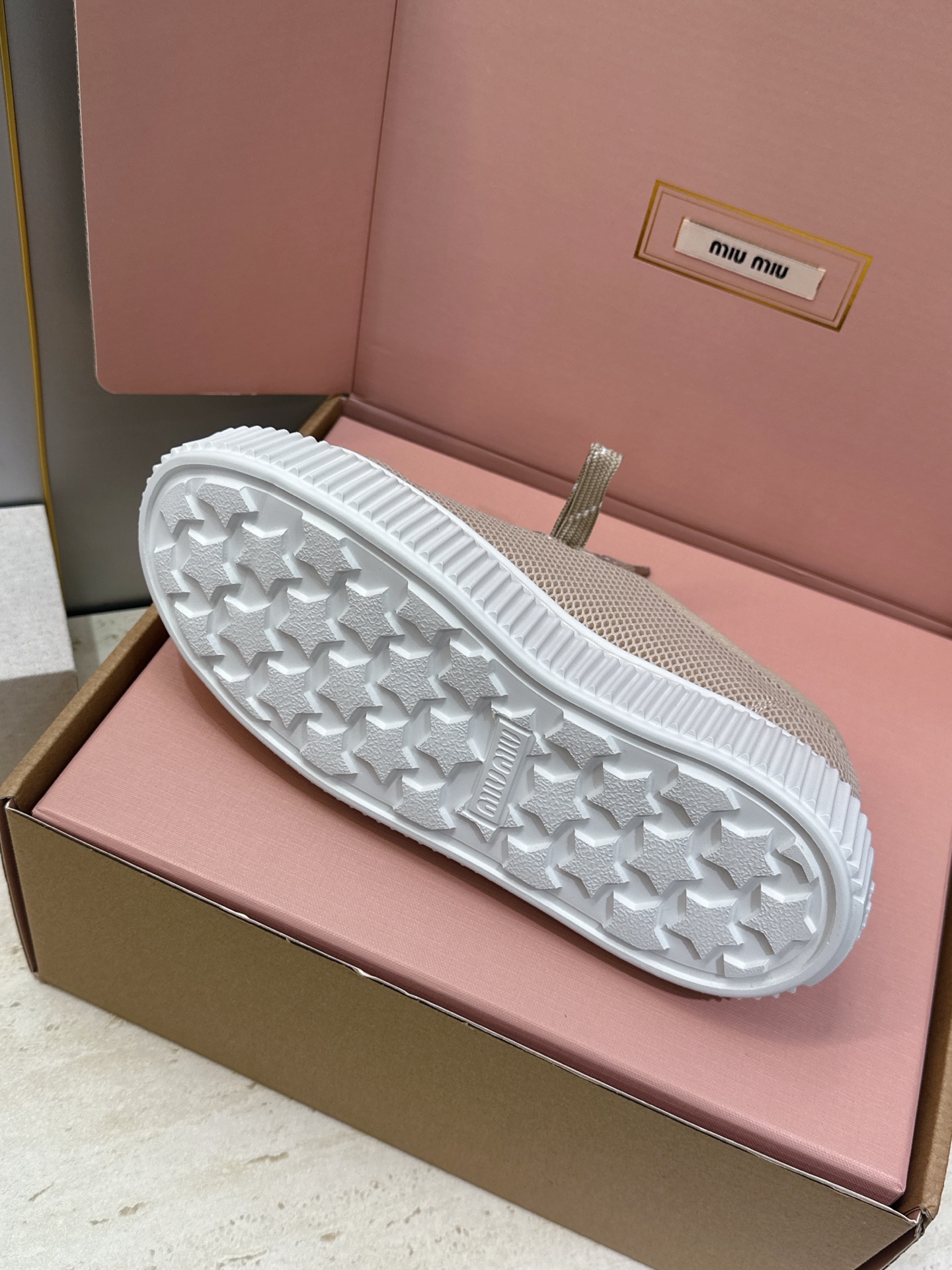 顶级版 Miumiu 2026春夏高定系列走秀新款系带休闲运动松糕小白鞋 缪缪明星同款字母logo厚底圆头拼色滑板帆布女
