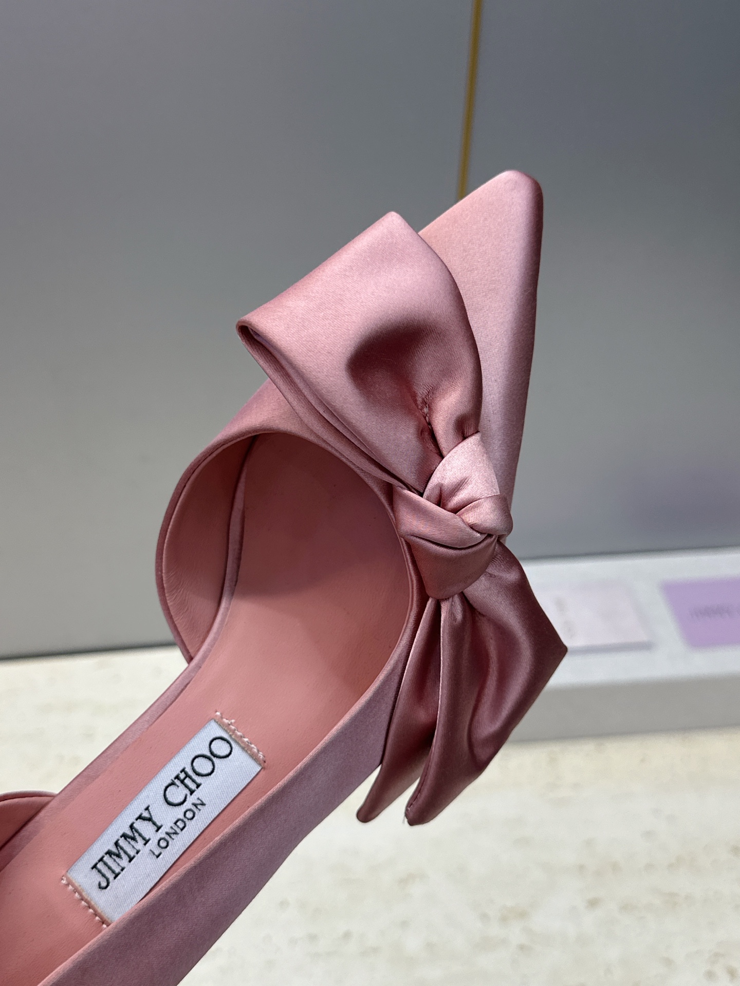 周仰杰Jimmy Choo 2026春夏新款时尚女婚鞋 吉米周JC明星同款字母logo 高跟尖头蝴蝶结侧空凉鞋 材质:鞋 周仰杰Jimmy Choo 2026春夏新款时尚女婚鞋 吉米周JC明星同款字母logo 高跟尖头蝴蝶结侧空凉鞋 材质:鞋