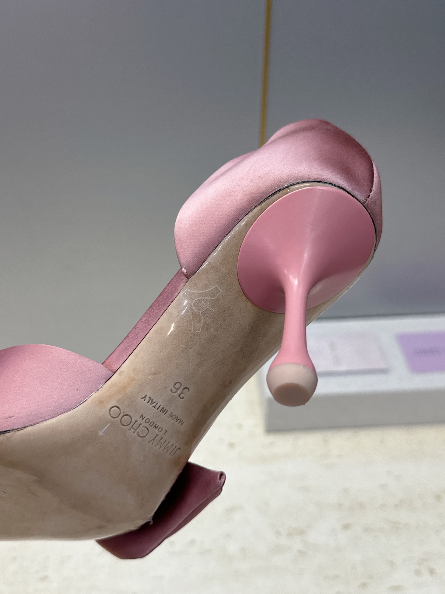 周仰杰Jimmy Choo 2026春夏新款时尚女婚鞋 吉米周JC明星同款字母logo 高跟尖头蝴蝶结侧空凉鞋 材质:鞋 周仰杰Jimmy Choo 2026春夏新款时尚女婚鞋 吉米周JC明星同款字母logo 高跟尖头蝴蝶结侧空凉鞋 材质:鞋