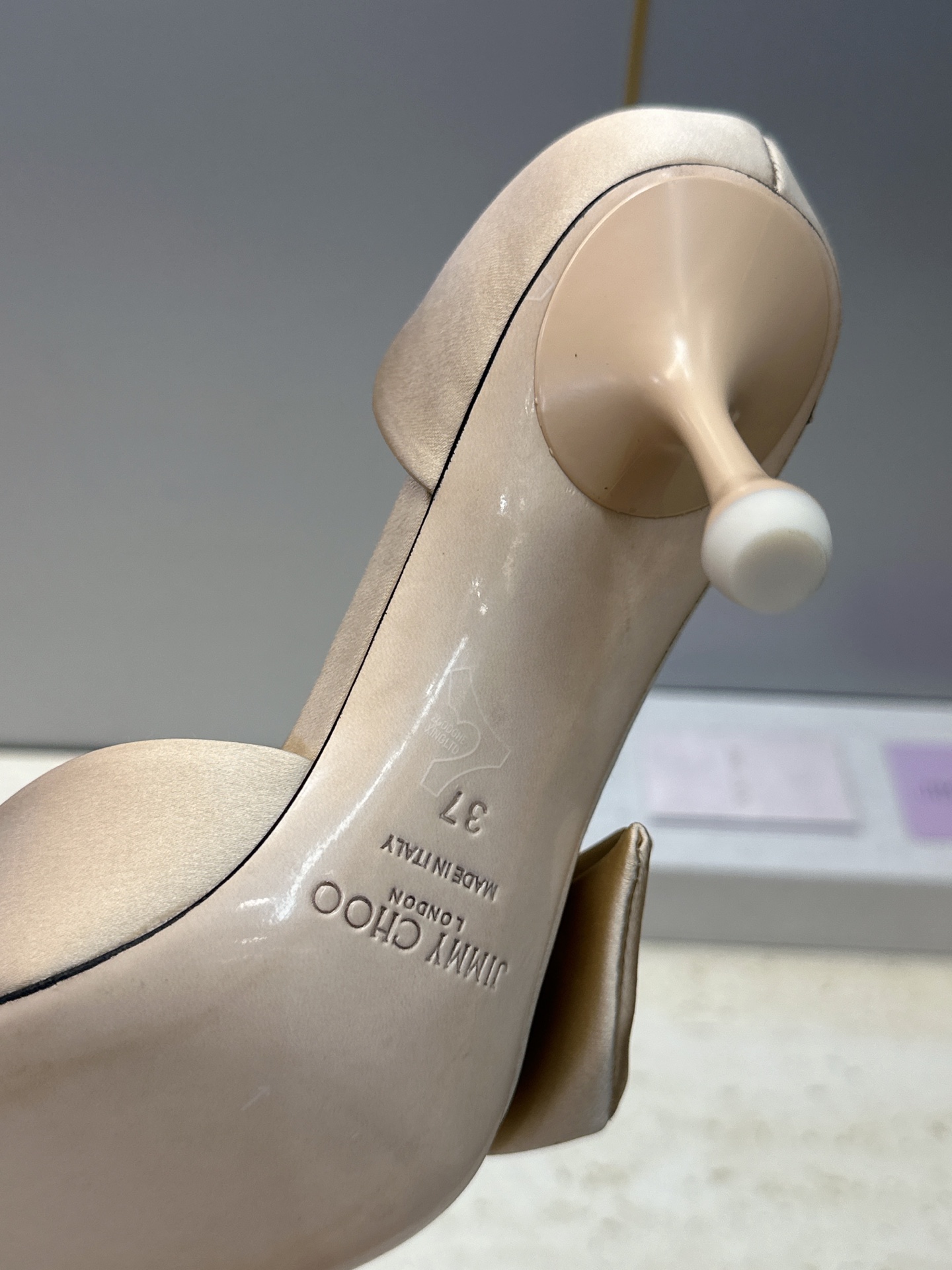 周仰杰Jimmy Choo 2026春夏新款时尚女婚鞋 吉米周JC明星同款字母logo 高跟尖头蝴蝶结侧空凉鞋 材质:鞋