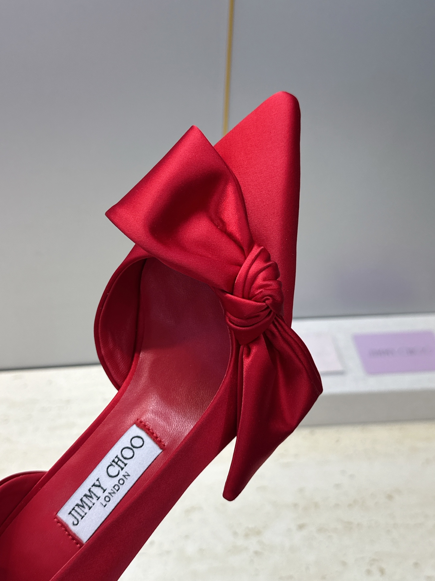 周仰杰Jimmy Choo 2026春夏新款时尚女婚鞋 吉米周JC明星同款字母logo 高跟尖头蝴蝶结侧空凉鞋 材质:鞋 周仰杰Jimmy Choo 2026春夏新款时尚女婚鞋 吉米周JC明星同款字母logo 高跟尖头蝴蝶结侧空凉鞋 材质:鞋