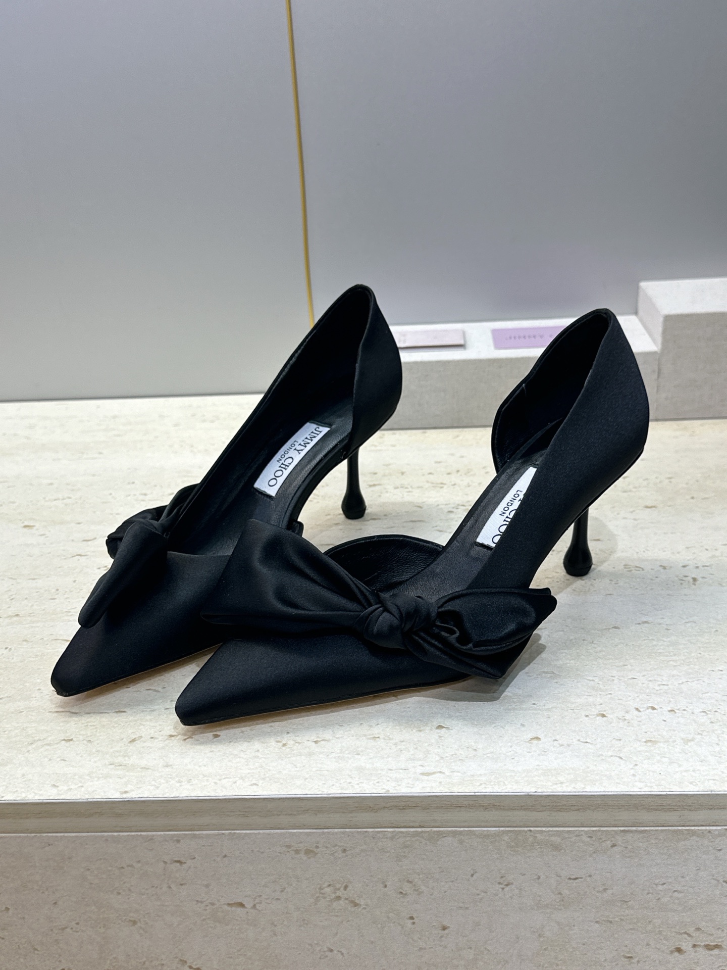 周仰杰Jimmy Choo 2026春夏新款时尚女婚鞋 吉米周JC明星同款字母logo 高跟尖头蝴蝶结侧空凉鞋 材质:鞋 周仰杰Jimmy Choo 2026春夏新款时尚女婚鞋 吉米周JC明星同款字母logo 高跟尖头蝴蝶结侧空凉鞋 材质:鞋
