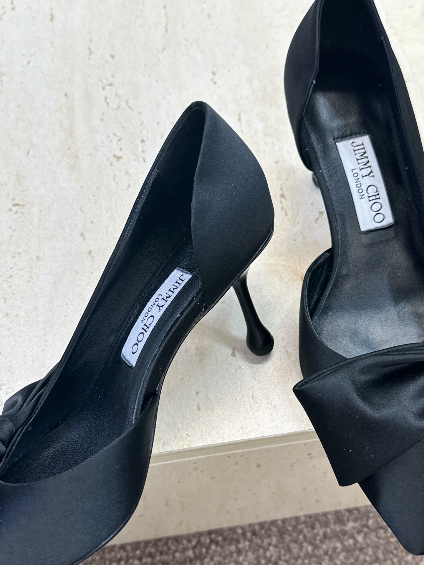 周仰杰Jimmy Choo 2026春夏新款时尚女婚鞋 吉米周JC明星同款字母logo 高跟尖头蝴蝶结侧空凉鞋 材质:鞋 周仰杰Jimmy Choo 2026春夏新款时尚女婚鞋 吉米周JC明星同款字母logo 高跟尖头蝴蝶结侧空凉鞋 材质:鞋