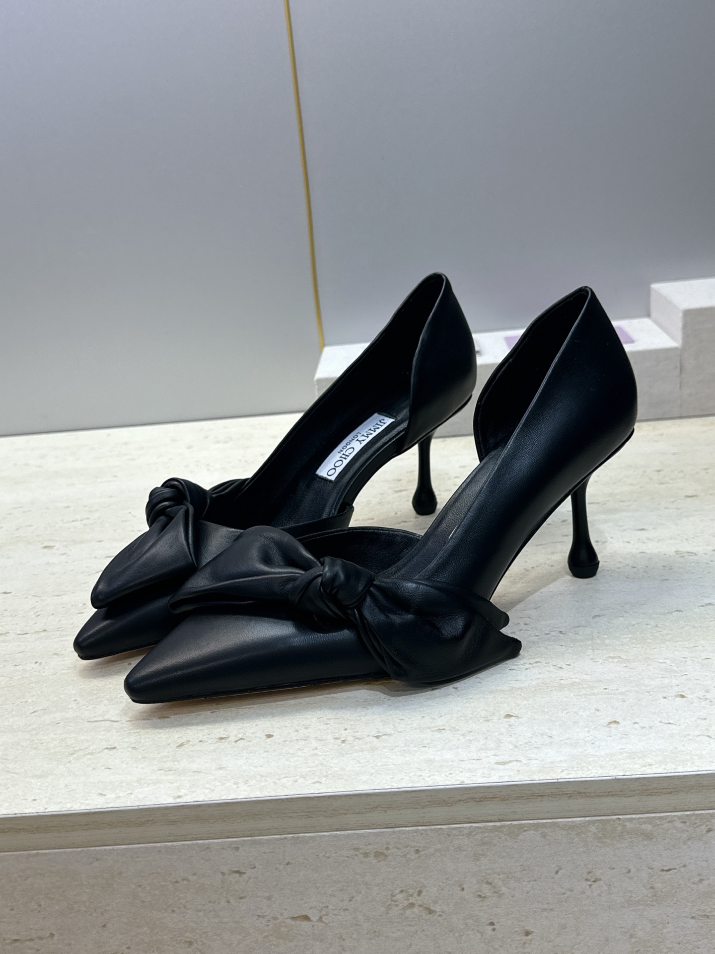 周仰杰Jimmy Choo 2026春夏新款时尚女婚鞋 吉米周JC明星同款字母logo 高跟尖头蝴蝶结侧空凉鞋 材质:鞋 周仰杰Jimmy Choo 2026春夏新款时尚女婚鞋 吉米周JC明星同款字母logo 高跟尖头蝴蝶结侧空凉鞋 材质:鞋