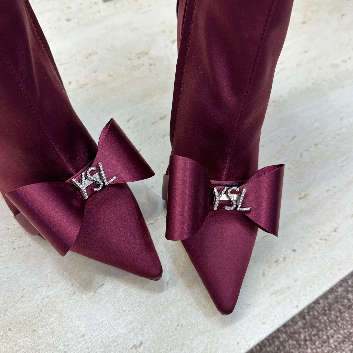 Saint Laurent 圣罗兰 2026秋冬新款水钻蝴蝶结马丁女靴  YSL字母logo五金扣侧拉链尖头高跟气场机车