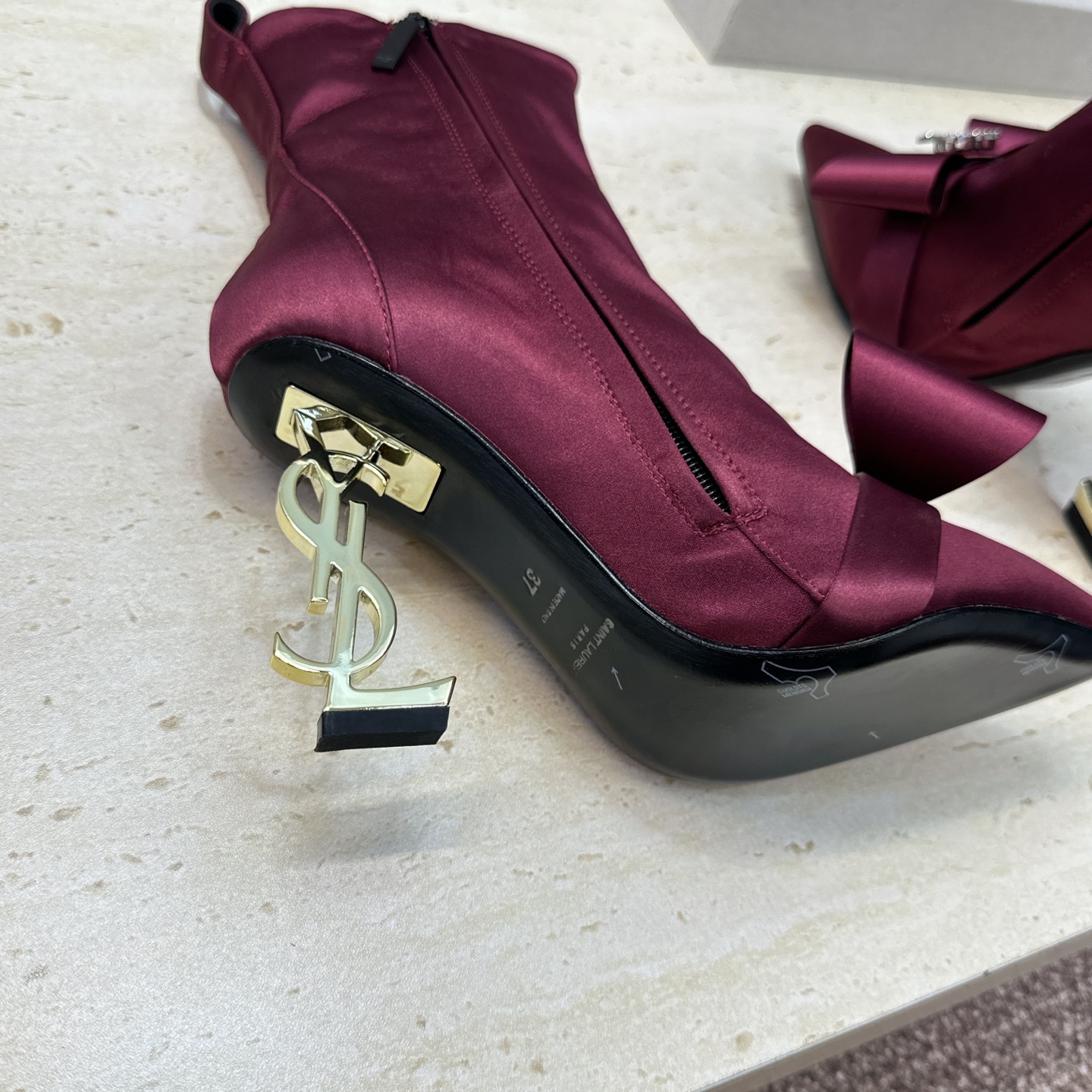 Saint Laurent 圣罗兰 2026秋冬新款水钻蝴蝶结马丁女靴  YSL字母logo五金扣侧拉链尖头高跟气场机车