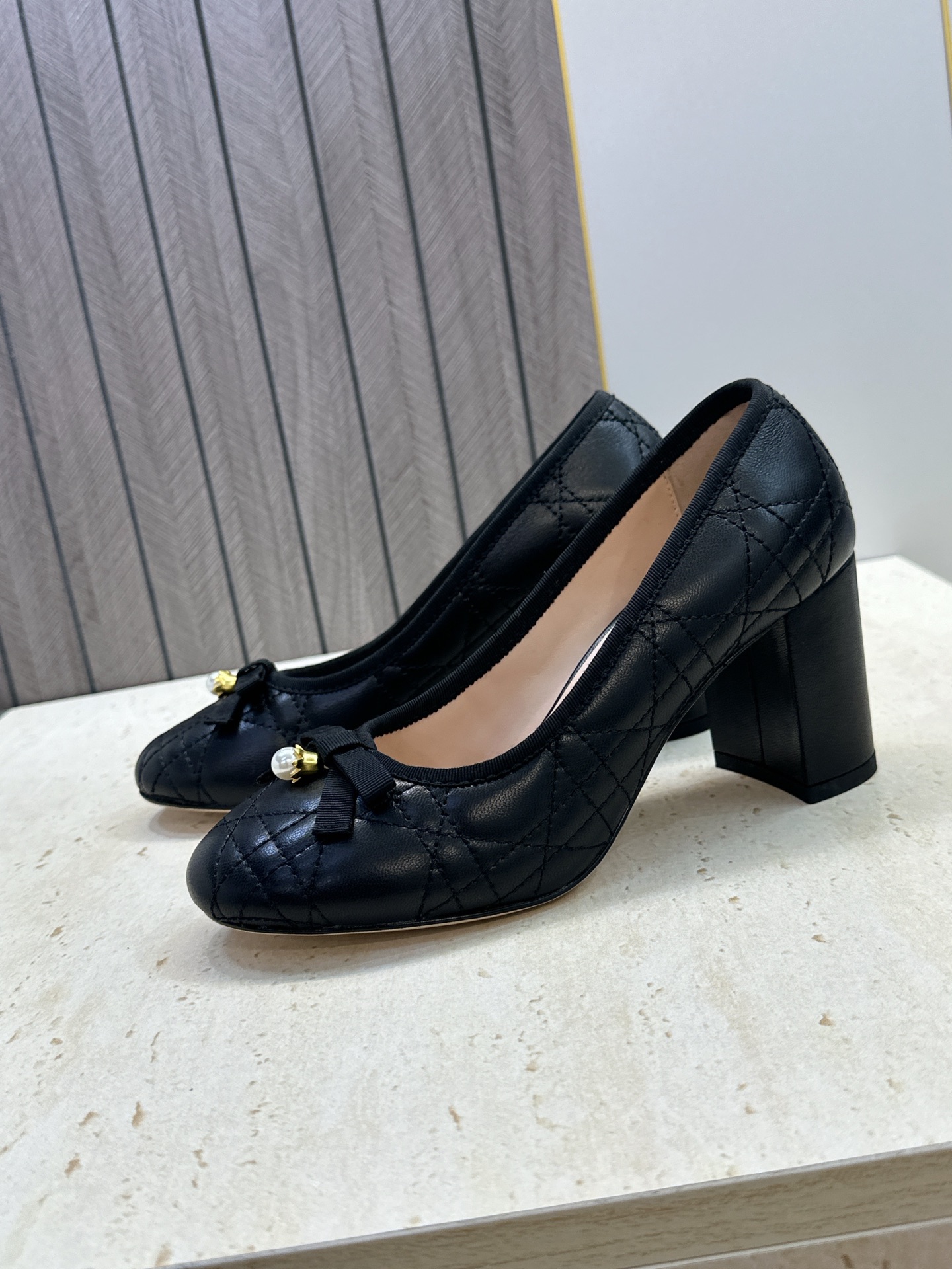 J'ADIOR 迪奥 Dior 2026 早春新款蝴蝶结粗跟芭蕾舞娃娃女鞋 明星同款CD字母logo立体刺绣高跟圆头玛 J'ADIOR 迪奥 Dior 2026 早春新款蝴蝶结粗跟芭蕾舞娃娃女鞋 明星同款CD字母logo立体刺绣高跟圆头玛