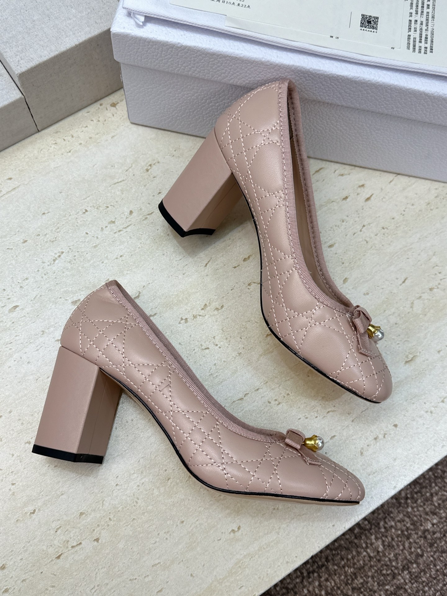 J'ADIOR 迪奥 Dior 2026 早春新款蝴蝶结粗跟芭蕾舞娃娃女鞋  明星同款CD字母logo立体刺绣高跟圆头玛