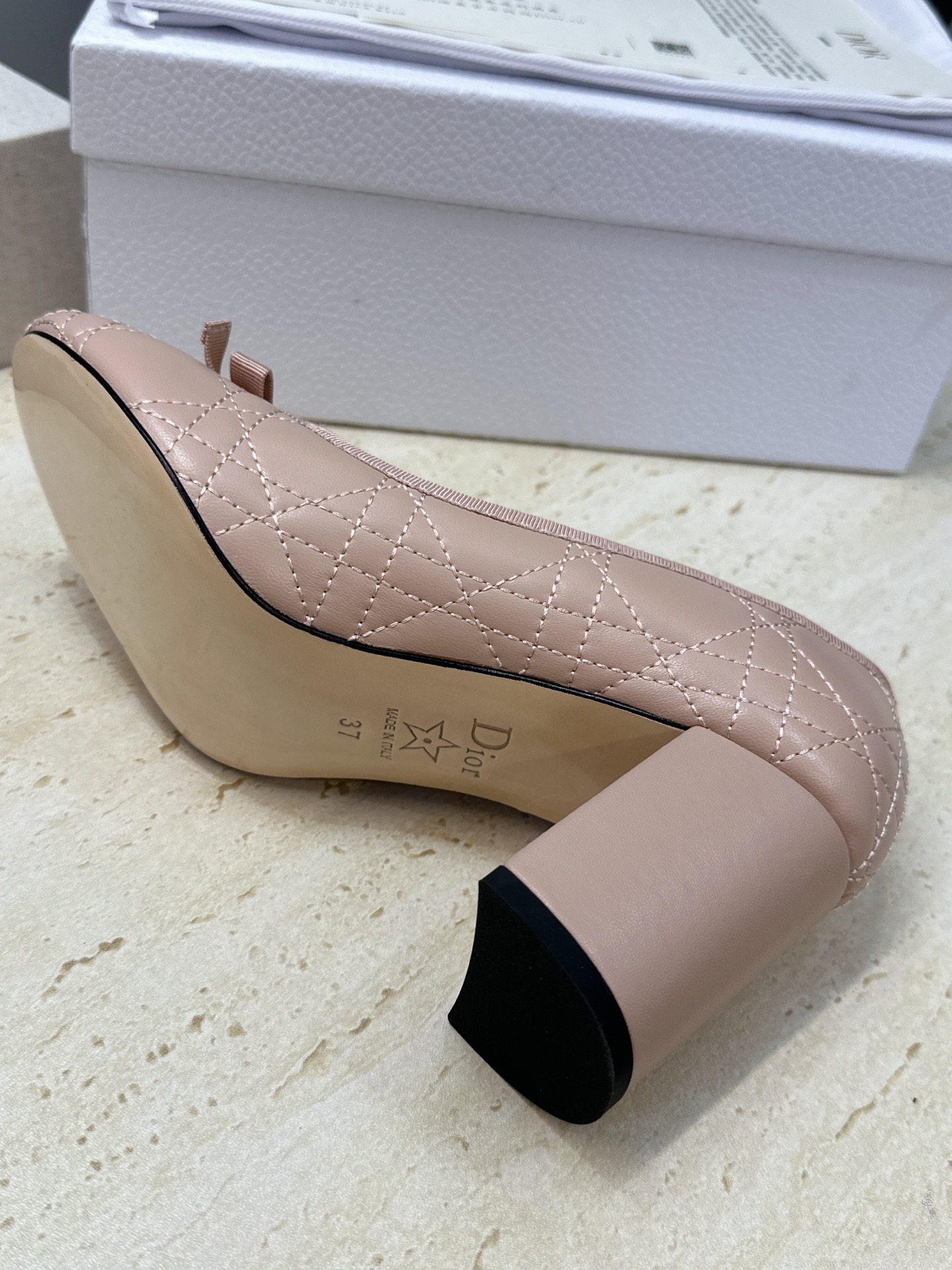 J'ADIOR 迪奥 Dior 2026 早春新款蝴蝶结粗跟芭蕾舞娃娃女鞋  明星同款CD字母logo立体刺绣高跟圆头玛
