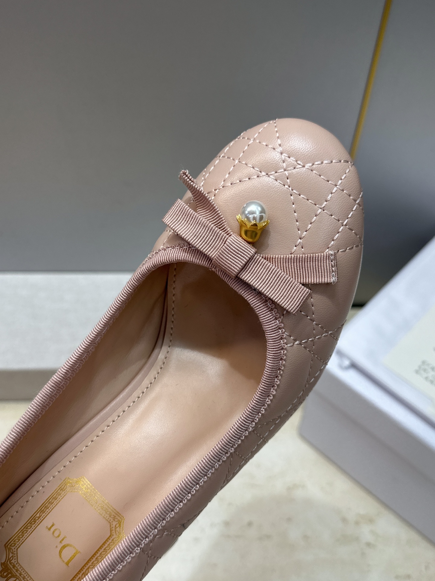 J'ADIOR 迪奥 Dior 2026 早春新款蝴蝶结粗跟芭蕾舞娃娃女鞋  明星同款CD字母logo立体刺绣高跟圆头玛