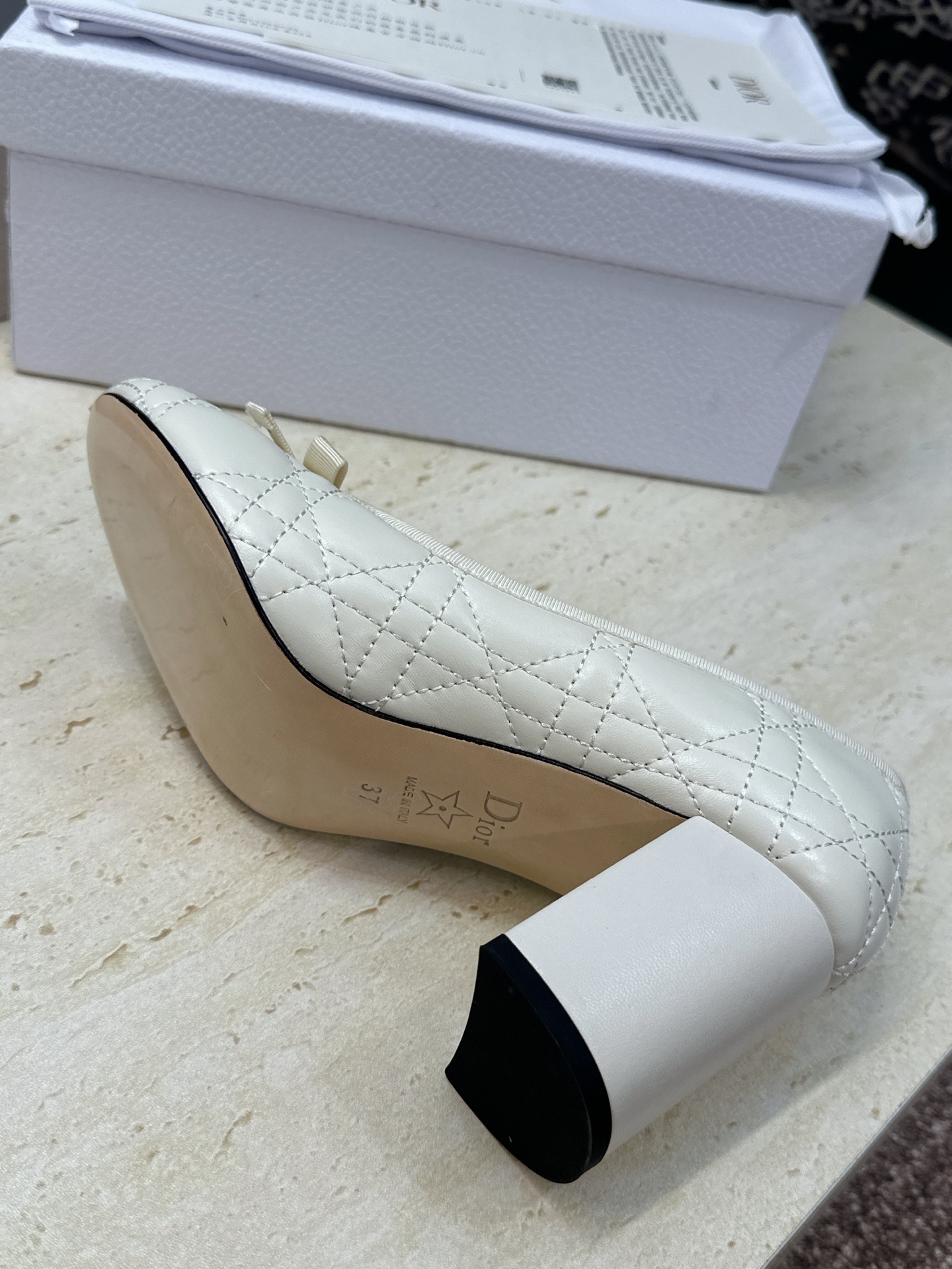 J'ADIOR 迪奥 Dior 2026 早春新款蝴蝶结粗跟芭蕾舞娃娃女鞋 明星同款CD字母logo立体刺绣高跟圆头玛 J'ADIOR 迪奥 Dior 2026 早春新款蝴蝶结粗跟芭蕾舞娃娃女鞋 明星同款CD字母logo立体刺绣高跟圆头玛