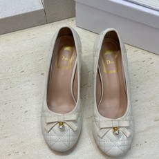 J'ADIOR 迪奥 Dior 2026 早春新款蝴蝶结粗跟芭蕾舞娃娃女鞋 明星同款CD字母logo立体刺绣高跟圆头玛 J'ADIOR 迪奥 Dior 2026 早春新款蝴蝶结粗跟芭蕾舞娃娃女鞋 明星同款CD字母logo立体刺绣高跟圆头玛