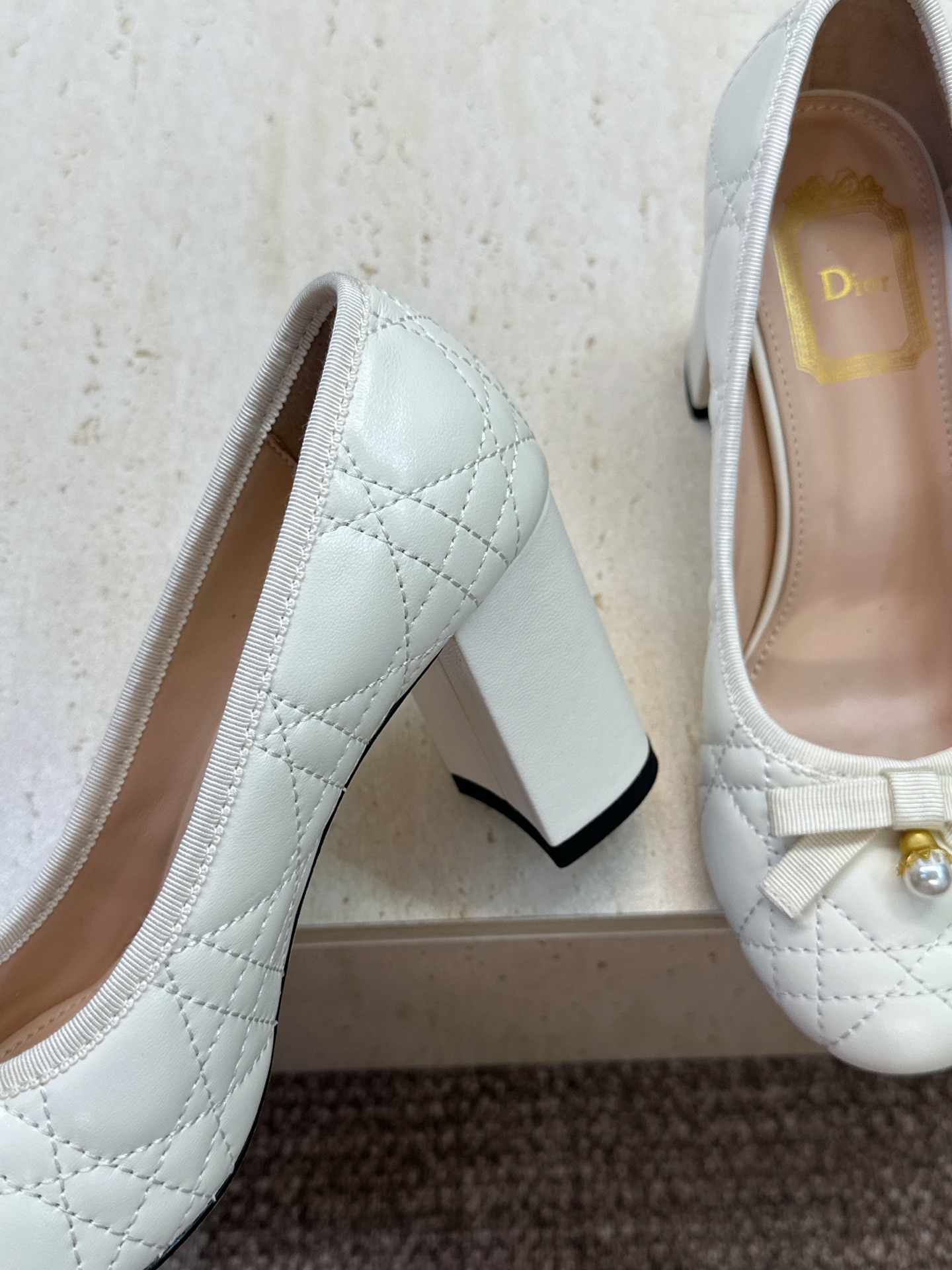 J'ADIOR 迪奥 Dior 2026 早春新款蝴蝶结粗跟芭蕾舞娃娃女鞋 明星同款CD字母logo立体刺绣高跟圆头玛 J'ADIOR 迪奥 Dior 2026 早春新款蝴蝶结粗跟芭蕾舞娃娃女鞋 明星同款CD字母logo立体刺绣高跟圆头玛