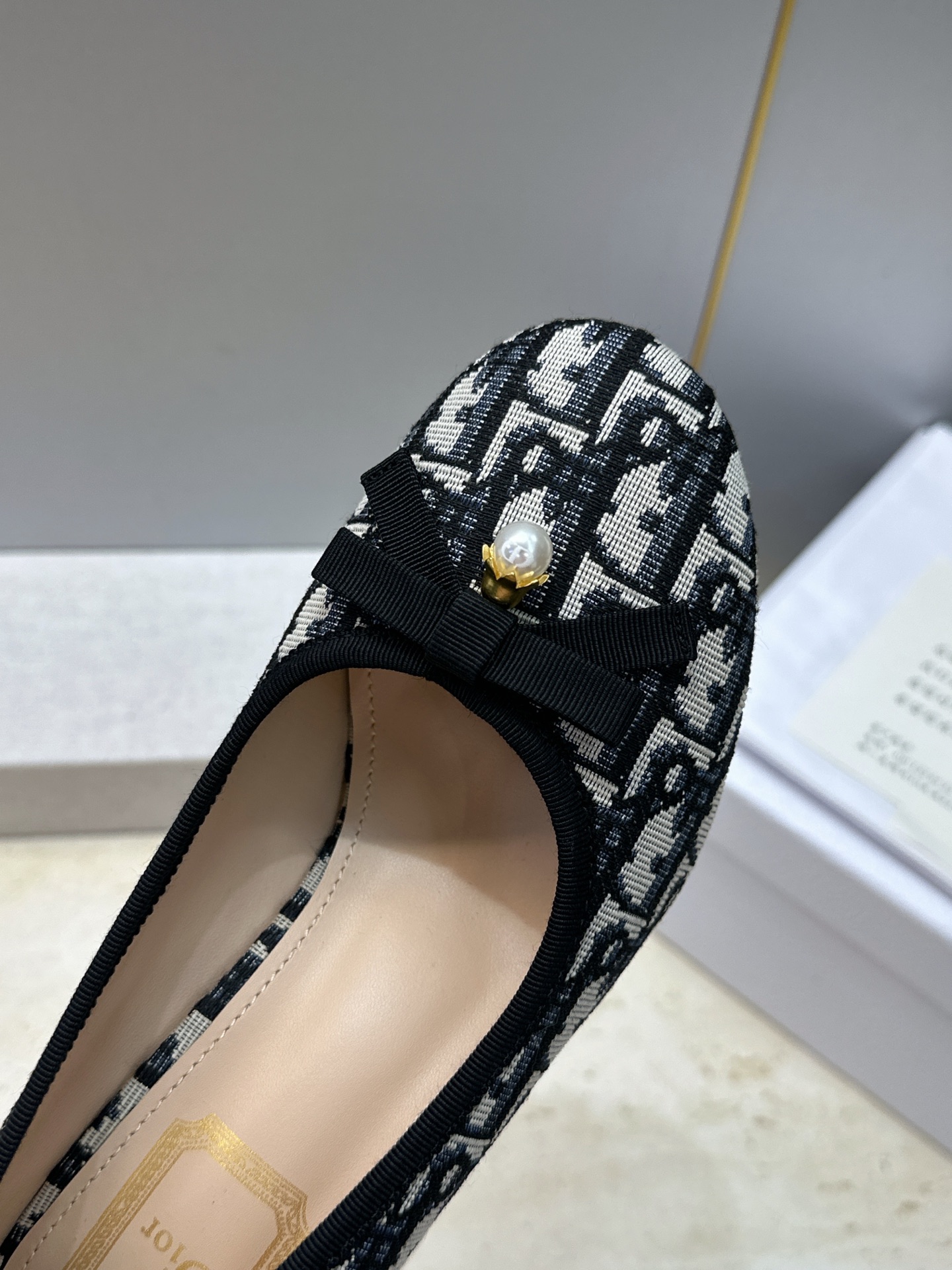 J'ADIOR 迪奥 Dior 2026 早春新款蝴蝶结粗跟芭蕾舞娃娃女鞋 明星同款CD字母logo立体刺绣高跟圆头玛 J'ADIOR 迪奥 Dior 2026 早春新款蝴蝶结粗跟芭蕾舞娃娃女鞋 明星同款CD字母logo立体刺绣高跟圆头玛