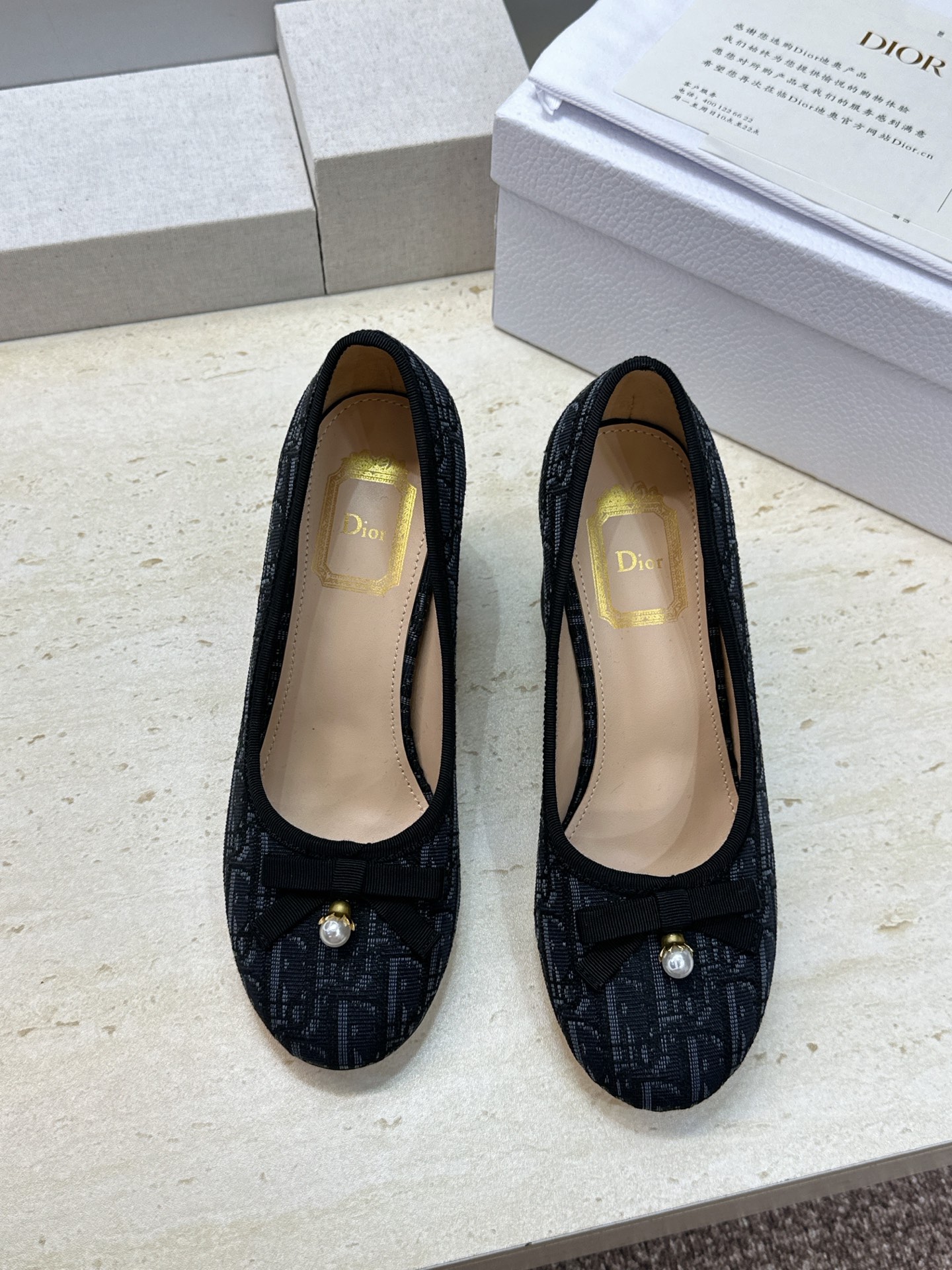 J'ADIOR 迪奥 Dior 2026 早春新款蝴蝶结粗跟芭蕾舞娃娃女鞋  明星同款CD字母logo立体刺绣高跟圆头玛