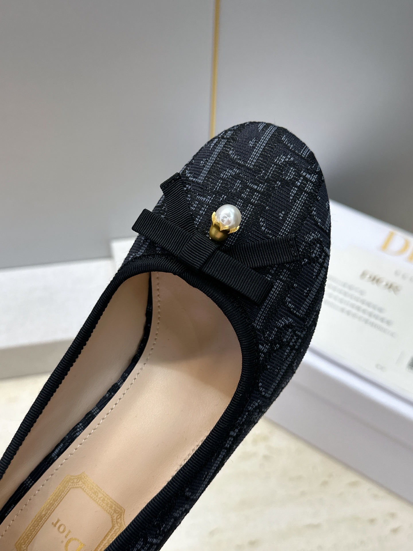 J'ADIOR 迪奥 Dior 2026 早春新款蝴蝶结粗跟芭蕾舞娃娃女鞋  明星同款CD字母logo立体刺绣高跟圆头玛