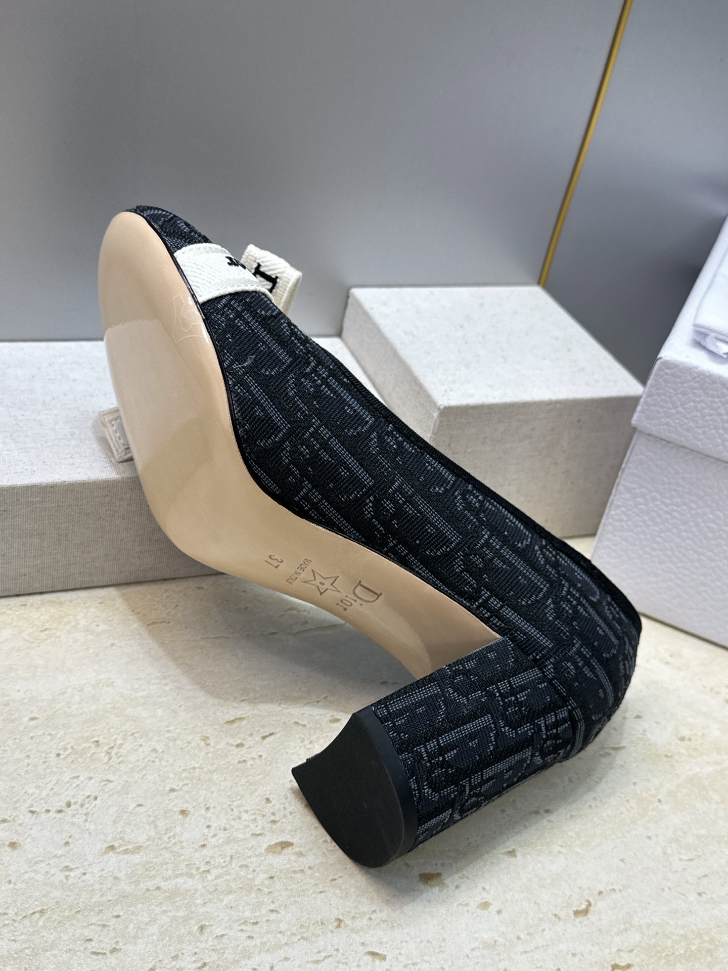 J'ADIOR 迪奥 Dior 2026 早春新款蝴蝶结粗跟芭蕾舞娃娃女鞋  明星同款CD字母logo立体刺绣高跟圆头玛