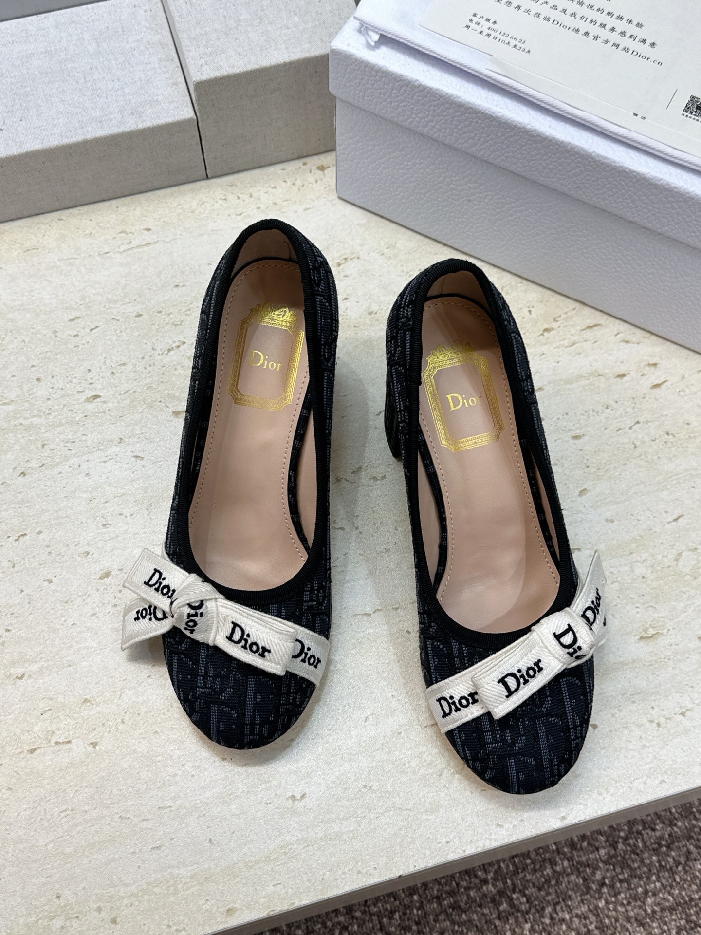J'ADIOR 迪奥 Dior 2026 早春新款蝴蝶结粗跟芭蕾舞娃娃女鞋  明星同款CD字母logo立体刺绣高跟圆头玛