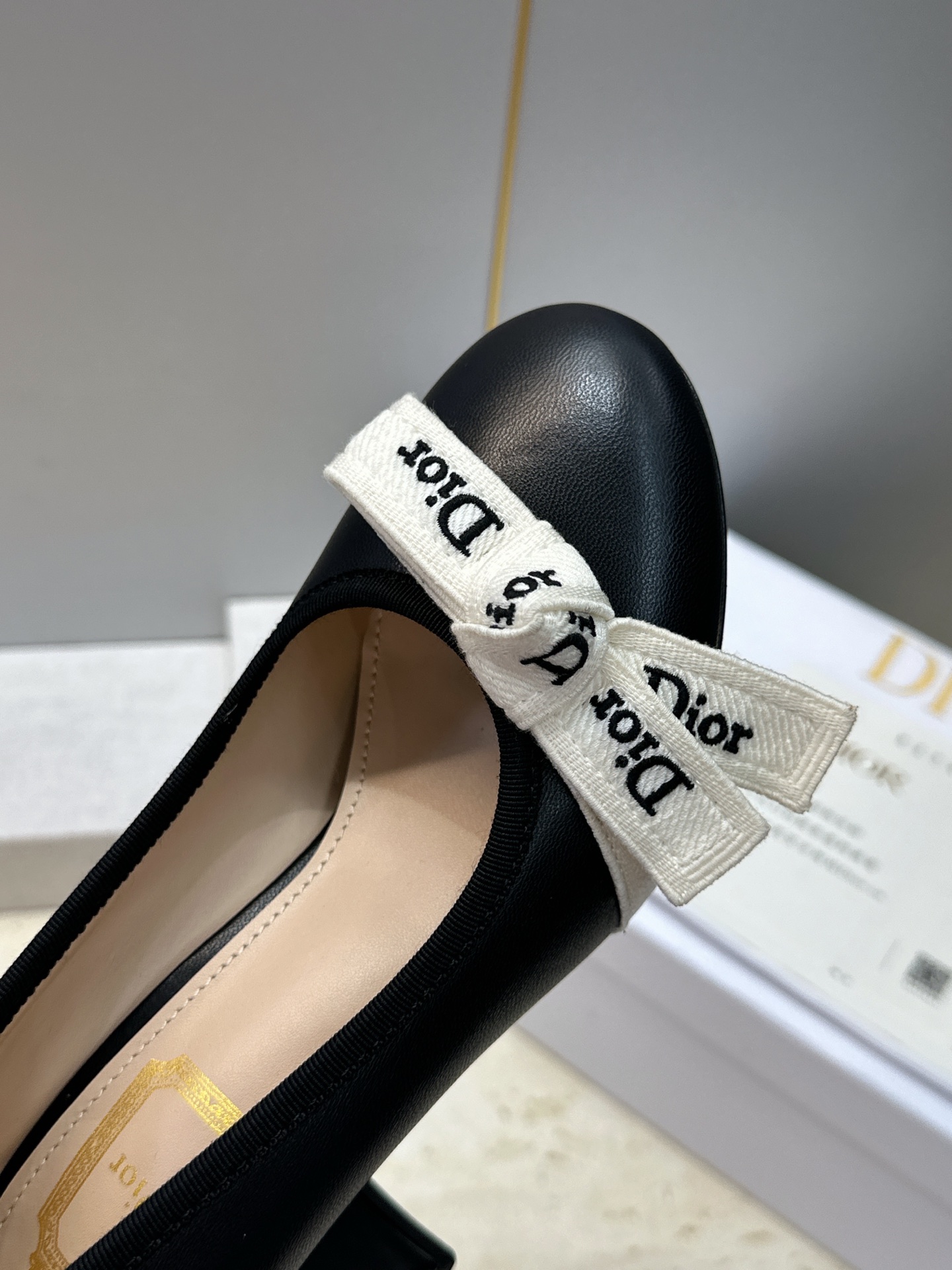 J'ADIOR 迪奥 Dior 2026 早春新款蝴蝶结粗跟芭蕾舞娃娃女鞋 明星同款CD字母logo立体刺绣高跟圆头玛 J'ADIOR 迪奥 Dior 2026 早春新款蝴蝶结粗跟芭蕾舞娃娃女鞋 明星同款CD字母logo立体刺绣高跟圆头玛