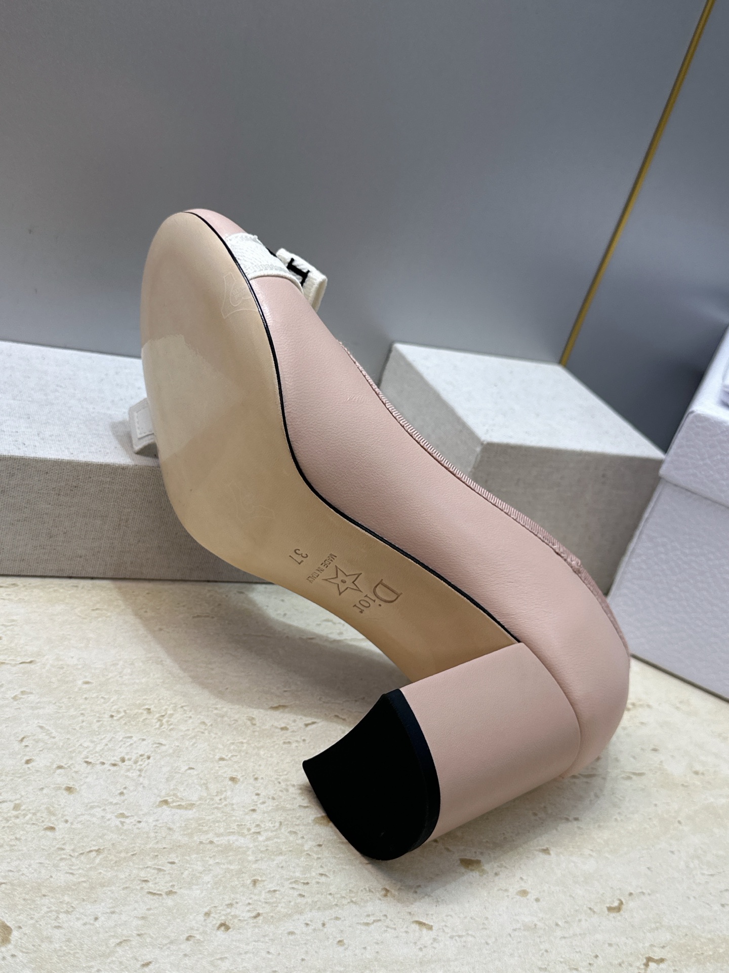 J'ADIOR 迪奥 Dior 2026 早春新款蝴蝶结粗跟芭蕾舞娃娃女鞋  明星同款CD字母logo立体刺绣高跟圆头玛