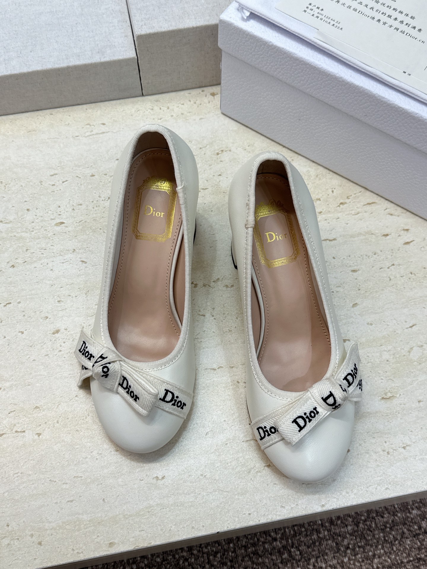 J'ADIOR 迪奥 Dior 2026 早春新款蝴蝶结粗跟芭蕾舞娃娃女鞋 明星同款CD字母logo立体刺绣高跟圆头玛 J'ADIOR 迪奥 Dior 2026 早春新款蝴蝶结粗跟芭蕾舞娃娃女鞋 明星同款CD字母logo立体刺绣高跟圆头玛