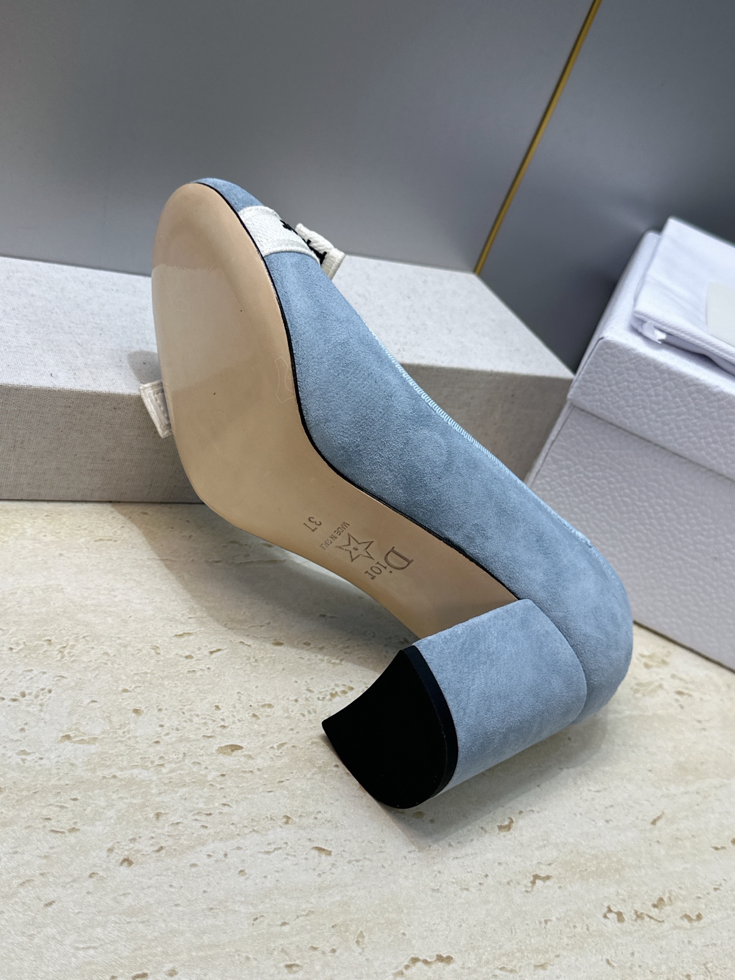 J'ADIOR 迪奥 Dior 2026 早春新款蝴蝶结粗跟芭蕾舞娃娃女鞋  明星同款CD字母logo立体刺绣高跟圆头玛