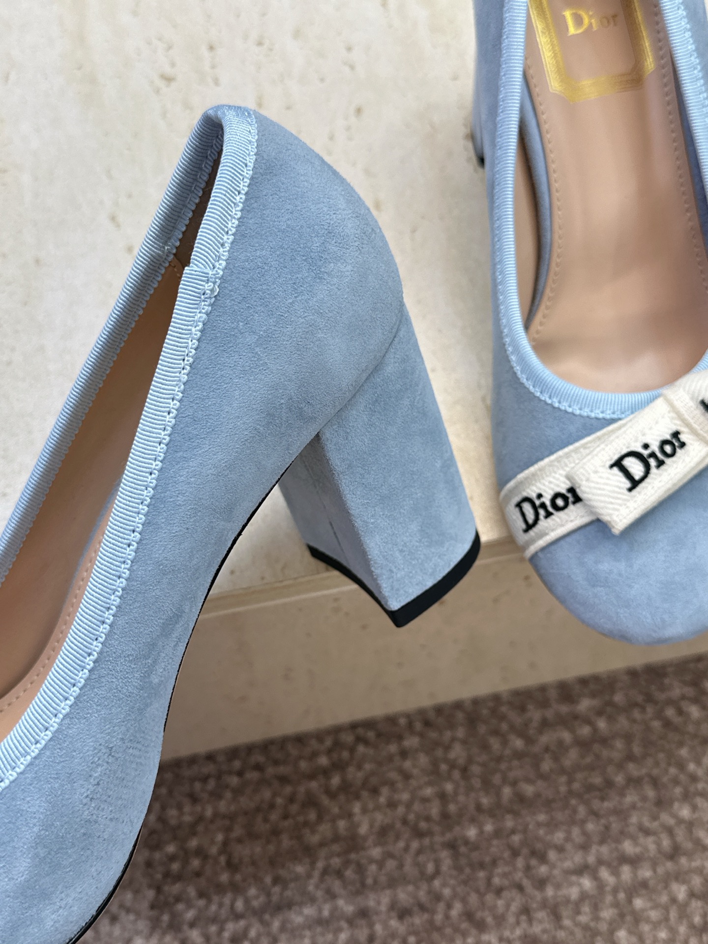 J'ADIOR 迪奥 Dior 2026 早春新款蝴蝶结粗跟芭蕾舞娃娃女鞋  明星同款CD字母logo立体刺绣高跟圆头玛