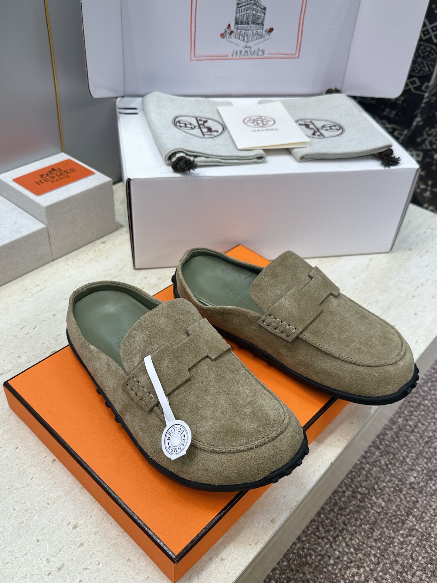 (配全套飞机盒)  莞产  代购级 爱马仕 Hermes 2026春夏新款 Lazy果冻色豆豆女鞋 H家平底圆头时尚休闲