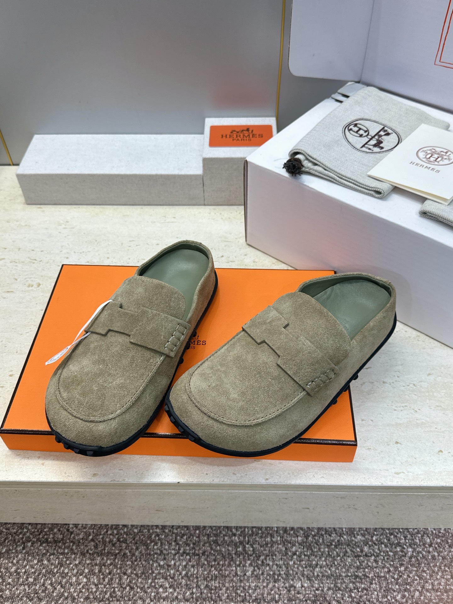 (配全套飞机盒)  莞产  代购级 爱马仕 Hermes 2026春夏新款 Lazy果冻色豆豆女鞋 H家平底圆头时尚休闲
