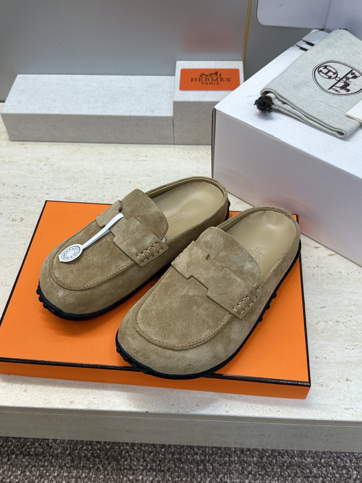 (配全套飞机盒) 莞产 代购级 爱马仕 Hermes 2026春夏新款 Lazy果冻色豆豆女鞋 H家平底圆头时尚休闲 (配全套飞机盒) 莞产 代购级 爱马仕 Hermes 2026春夏新款 Lazy果冻色豆豆女鞋 H家平底圆头时尚休闲