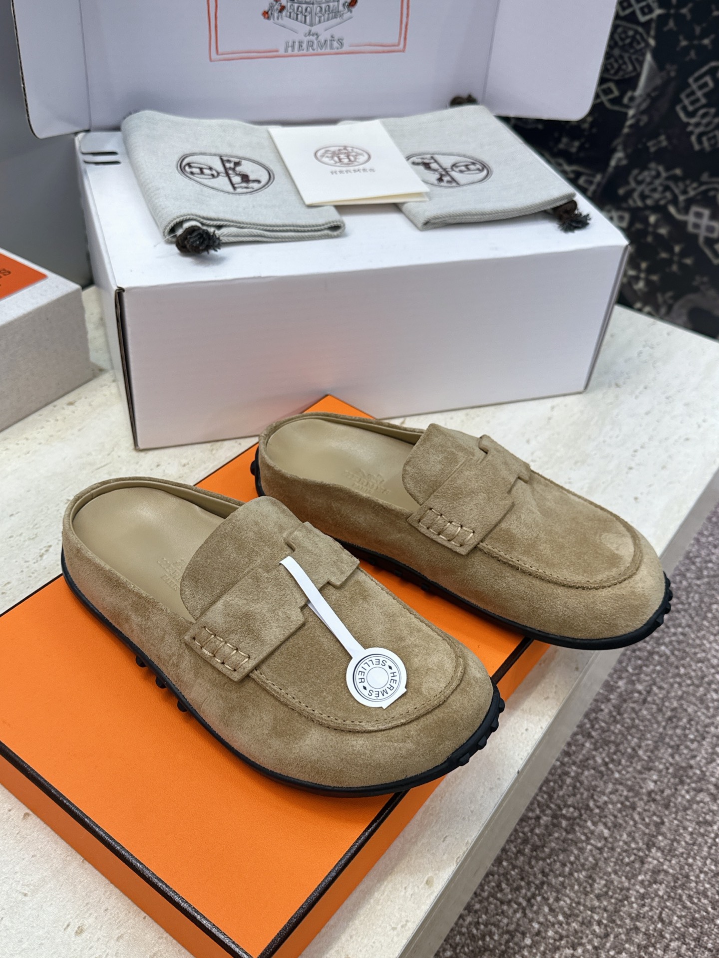 (配全套飞机盒) 莞产 代购级 爱马仕 Hermes 2026春夏新款 Lazy果冻色豆豆女鞋 H家平底圆头时尚休闲 (配全套飞机盒) 莞产 代购级 爱马仕 Hermes 2026春夏新款 Lazy果冻色豆豆女鞋 H家平底圆头时尚休闲