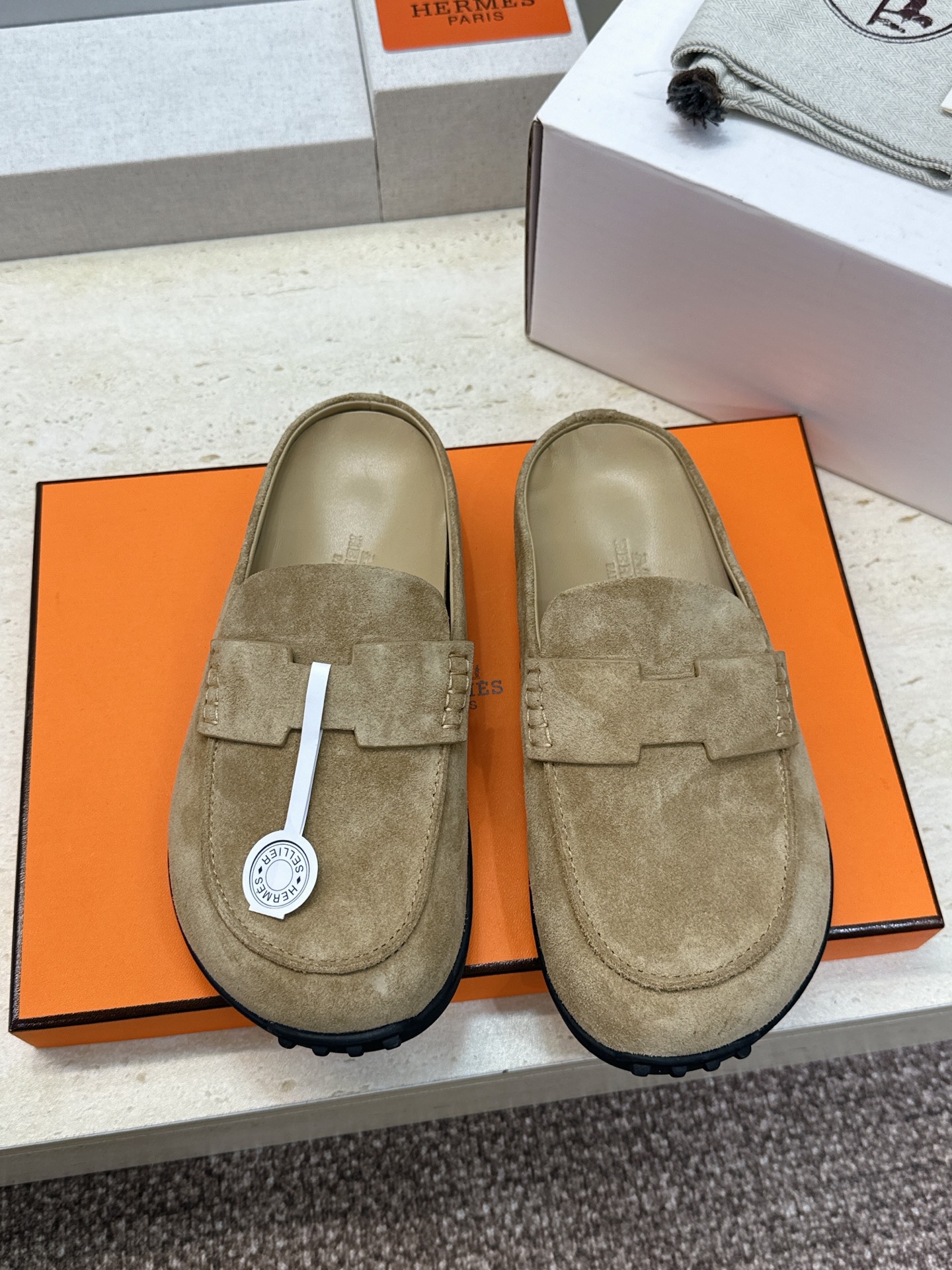 (配全套飞机盒) 莞产 代购级 爱马仕 Hermes 2026春夏新款 Lazy果冻色豆豆女鞋 H家平底圆头时尚休闲 (配全套飞机盒) 莞产 代购级 爱马仕 Hermes 2026春夏新款 Lazy果冻色豆豆女鞋 H家平底圆头时尚休闲