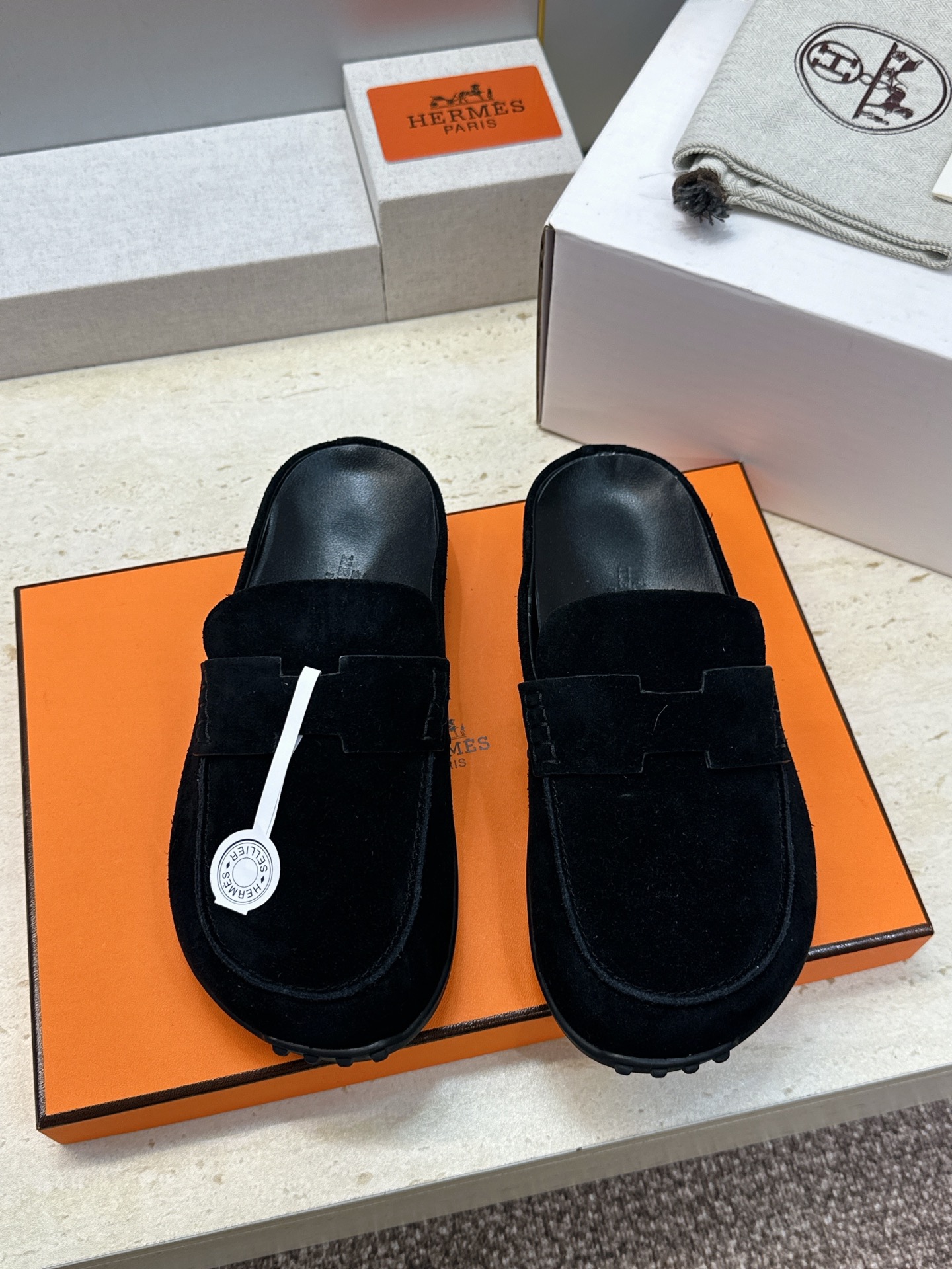 (配全套飞机盒) 莞产 代购级 爱马仕 Hermes 2026春夏新款 Lazy果冻色豆豆女鞋 H家平底圆头时尚休闲 (配全套飞机盒) 莞产 代购级 爱马仕 Hermes 2026春夏新款 Lazy果冻色豆豆女鞋 H家平底圆头时尚休闲