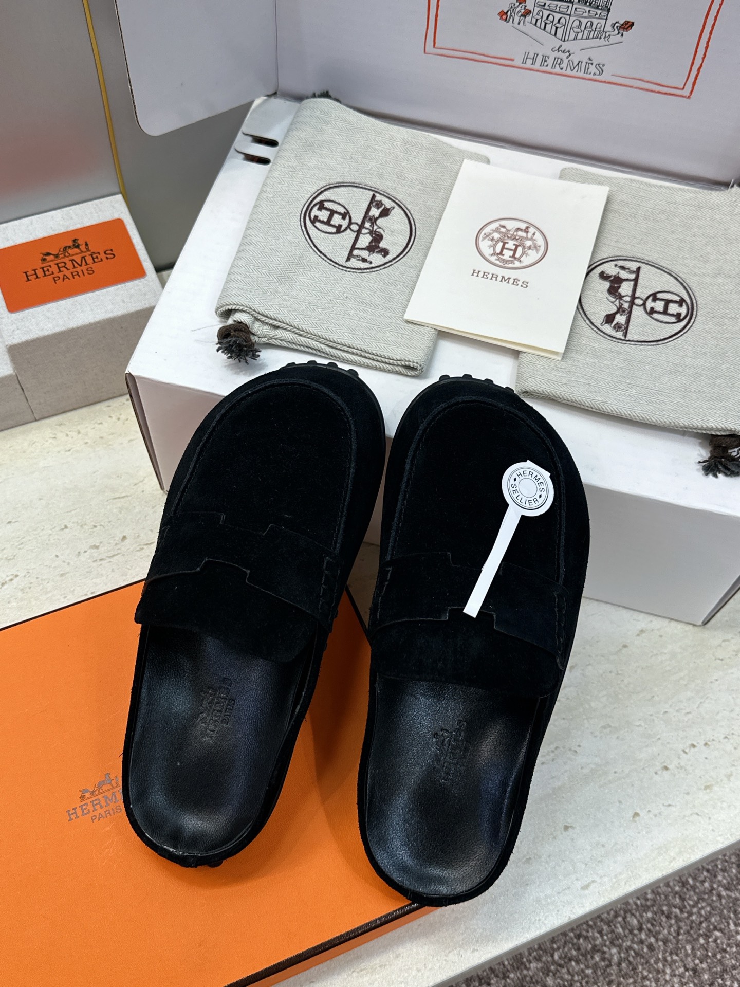 (配全套飞机盒) 莞产 代购级 爱马仕 Hermes 2026春夏新款 Lazy果冻色豆豆女鞋 H家平底圆头时尚休闲 (配全套飞机盒) 莞产 代购级 爱马仕 Hermes 2026春夏新款 Lazy果冻色豆豆女鞋 H家平底圆头时尚休闲