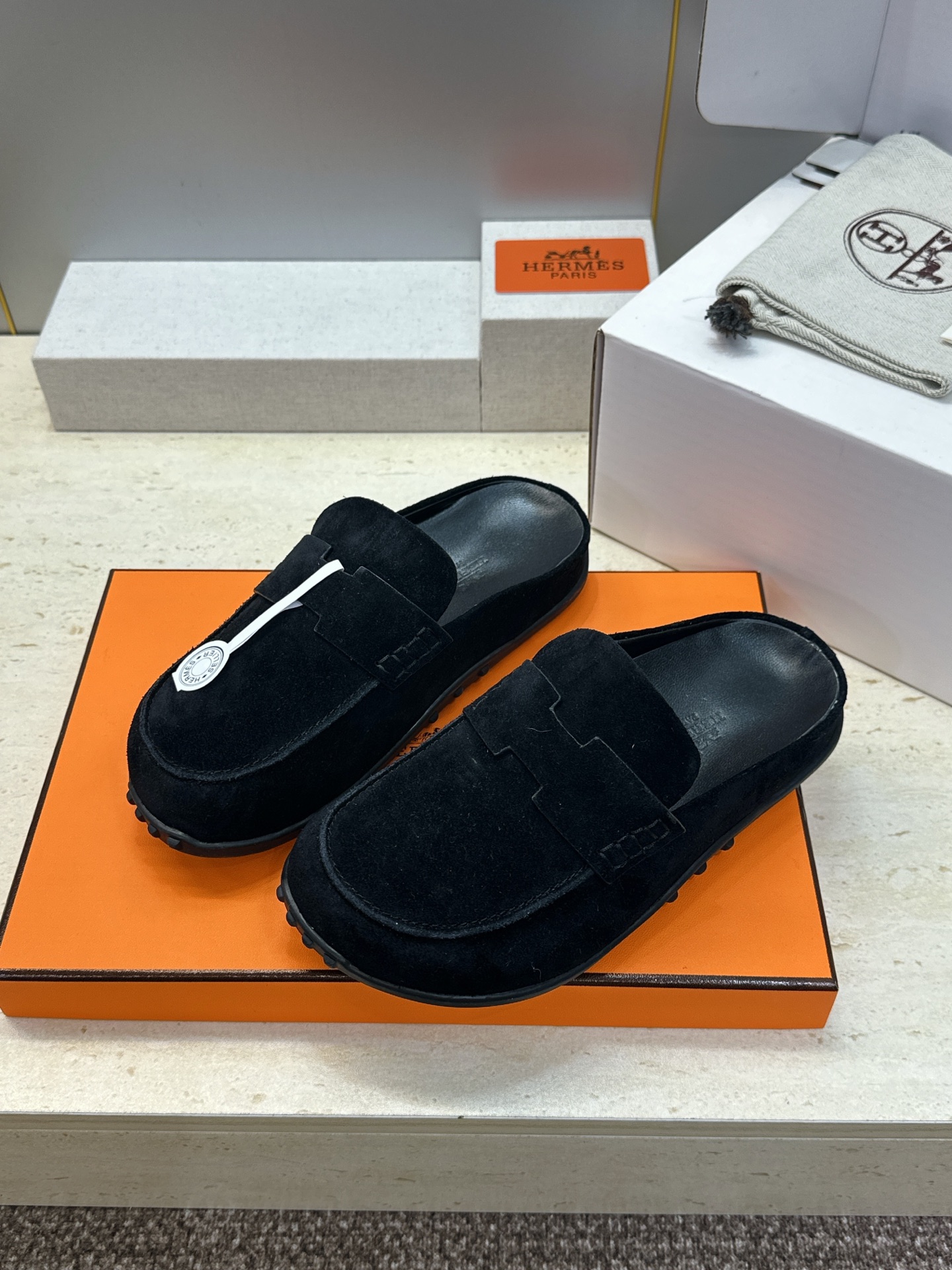 (配全套飞机盒) 莞产 代购级 爱马仕 Hermes 2026春夏新款 Lazy果冻色豆豆女鞋 H家平底圆头时尚休闲 (配全套飞机盒) 莞产 代购级 爱马仕 Hermes 2026春夏新款 Lazy果冻色豆豆女鞋 H家平底圆头时尚休闲