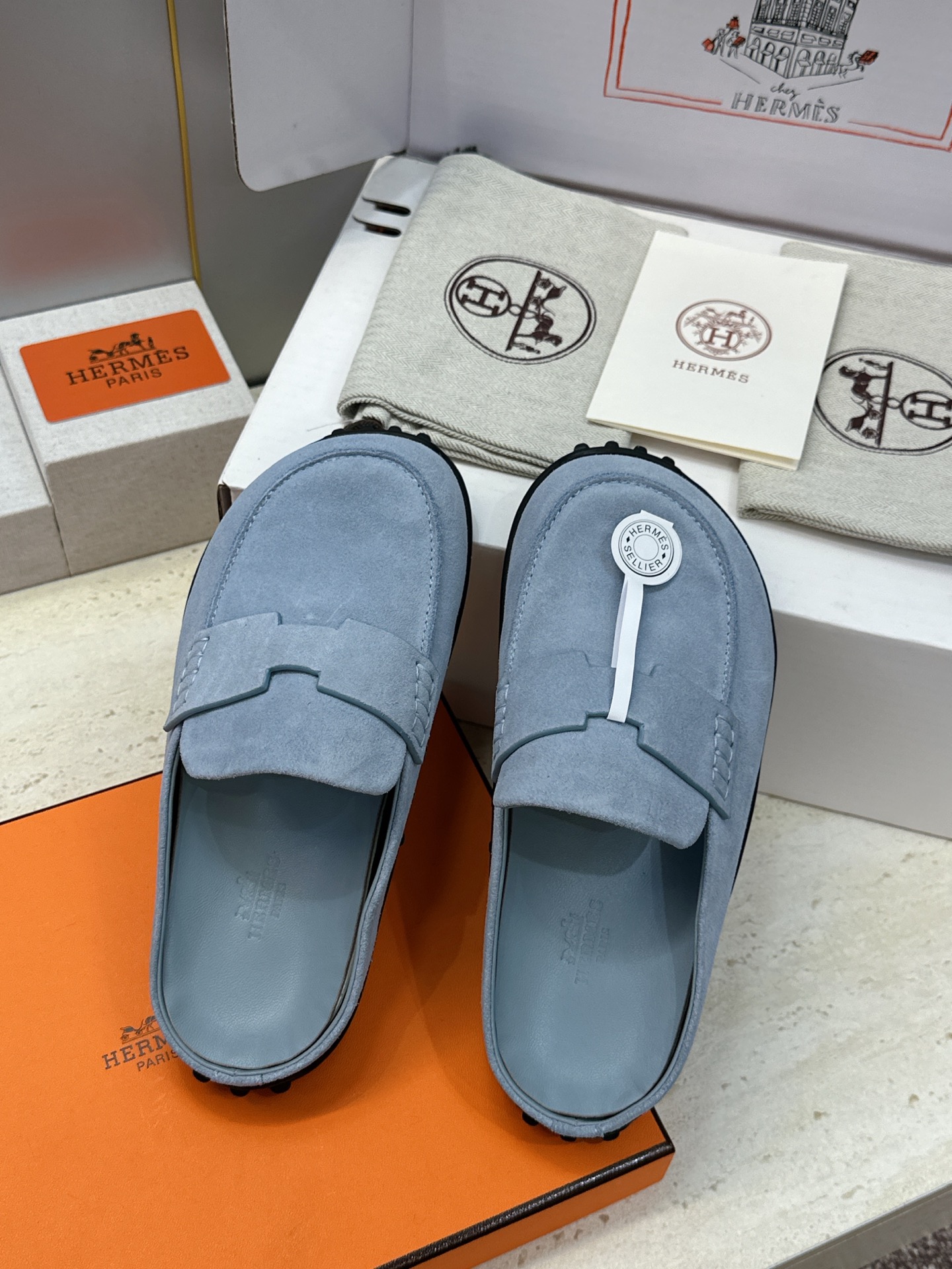 (配全套飞机盒) 莞产 代购级 爱马仕 Hermes 2026春夏新款 Lazy果冻色豆豆女鞋 H家平底圆头时尚休闲 (配全套飞机盒) 莞产 代购级 爱马仕 Hermes 2026春夏新款 Lazy果冻色豆豆女鞋 H家平底圆头时尚休闲