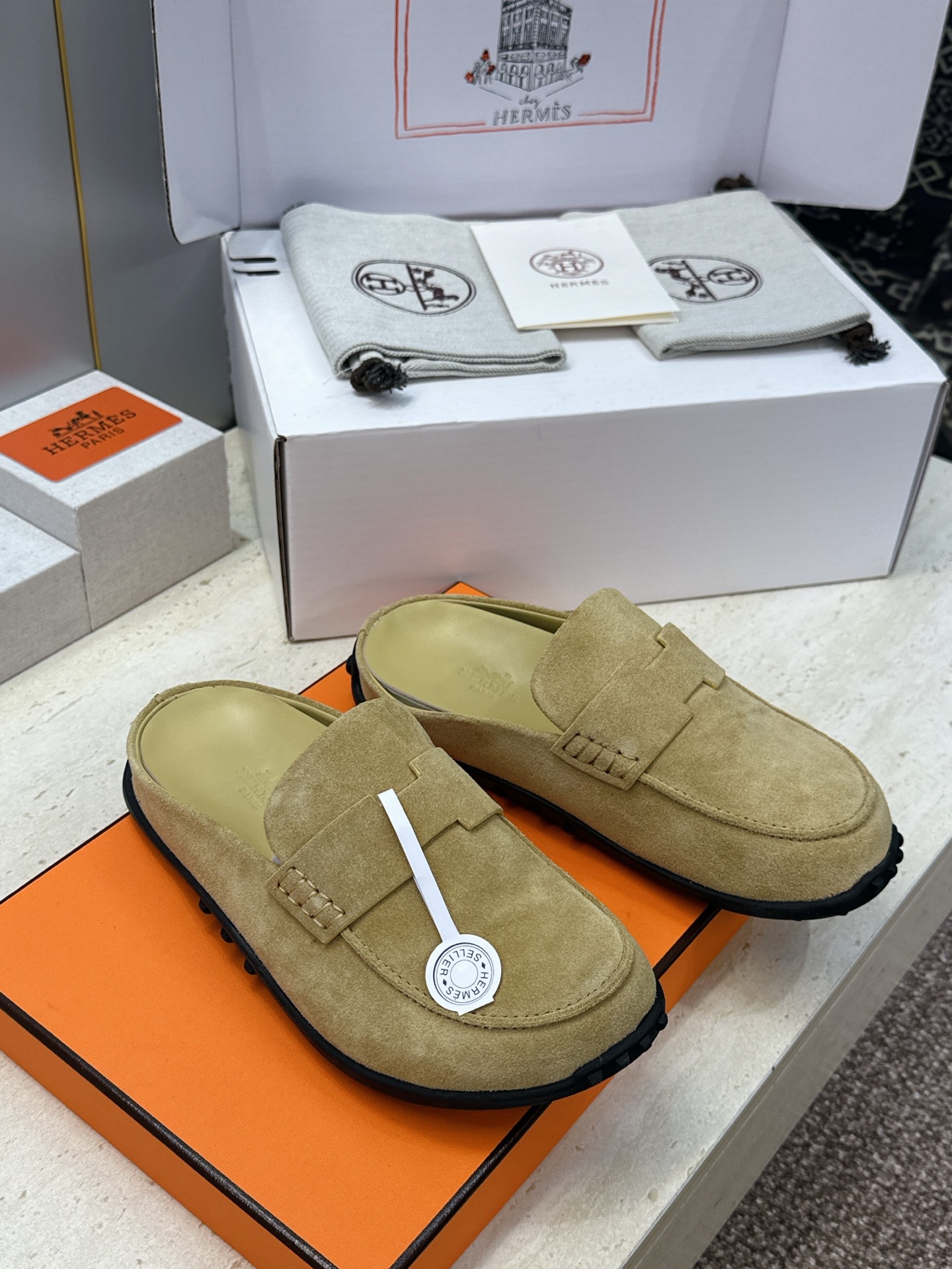 (配全套飞机盒)  莞产  代购级 爱马仕 Hermes 2026春夏新款 Lazy果冻色豆豆女鞋 H家平底圆头时尚休闲