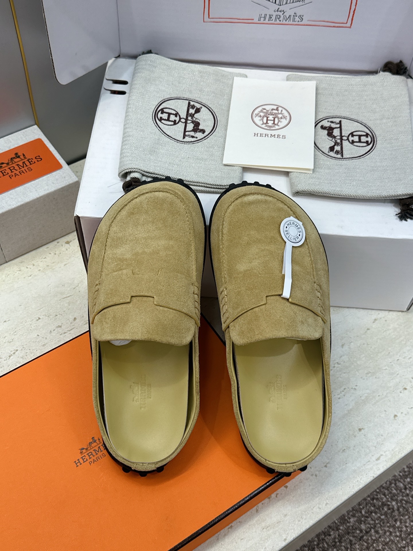 (配全套飞机盒)  莞产  代购级 爱马仕 Hermes 2026春夏新款 Lazy果冻色豆豆女鞋 H家平底圆头时尚休闲