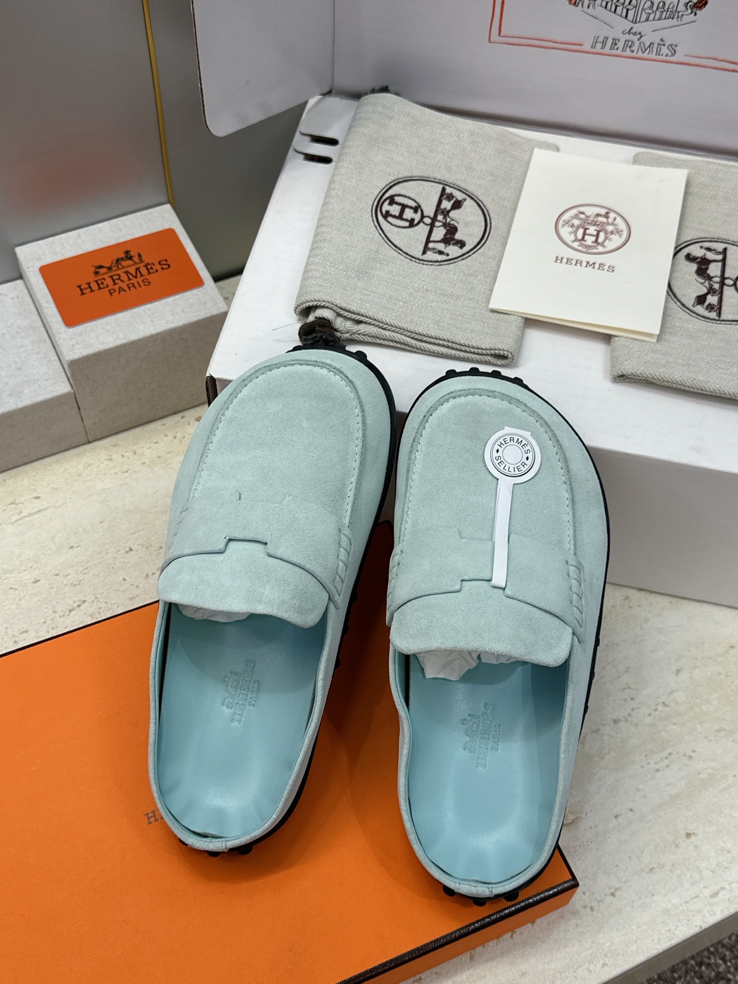(配全套飞机盒) 莞产 代购级 爱马仕 Hermes 2026春夏新款 Lazy果冻色豆豆女鞋 H家平底圆头时尚休闲 (配全套飞机盒) 莞产 代购级 爱马仕 Hermes 2026春夏新款 Lazy果冻色豆豆女鞋 H家平底圆头时尚休闲