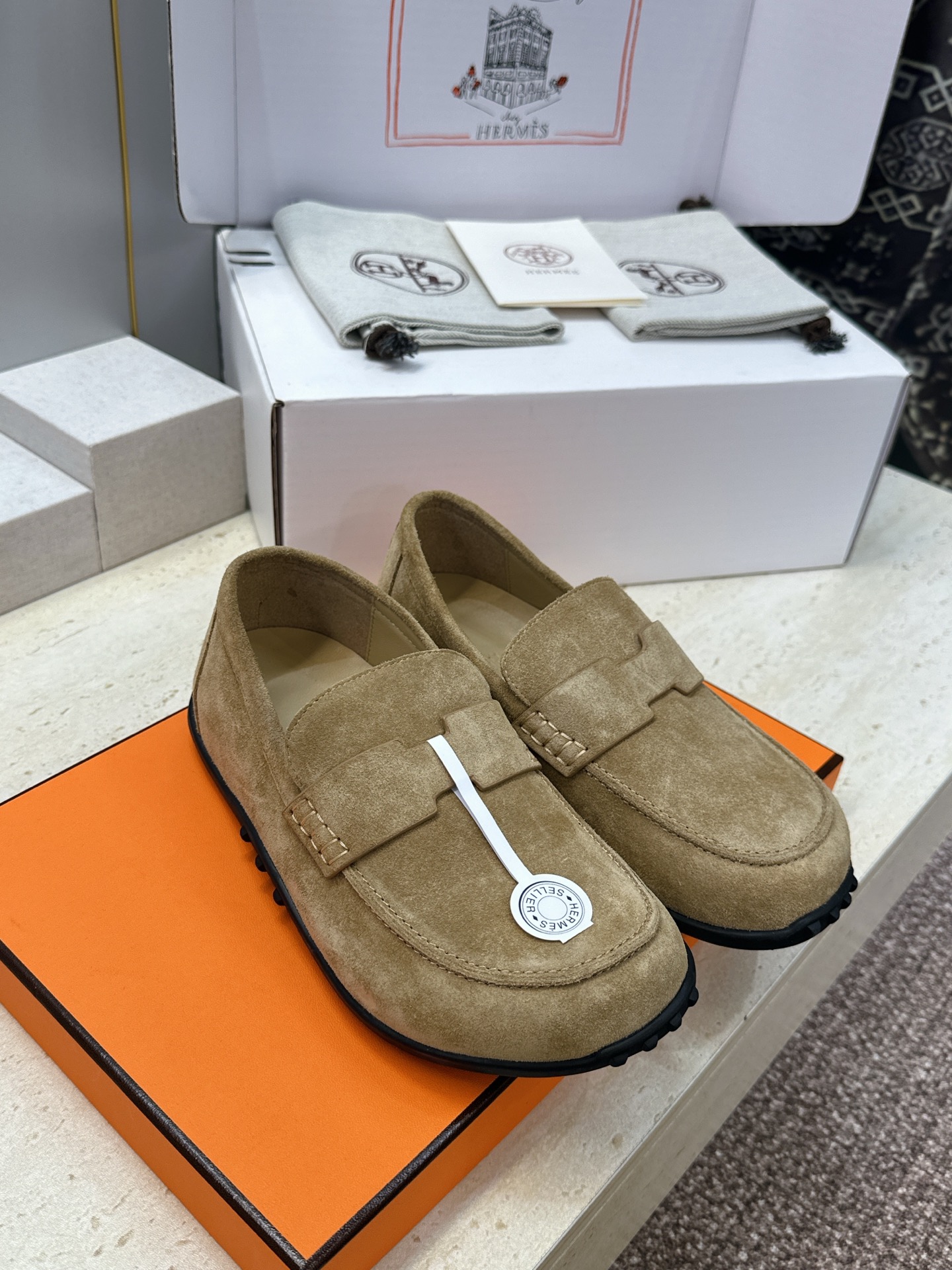 (配全套飞机盒) 莞产 代购级 爱马仕 Hermes 2026春夏新款 Lazy果冻色豆豆女鞋 H家平底圆头时尚休闲 (配全套飞机盒) 莞产 代购级 爱马仕 Hermes 2026春夏新款 Lazy果冻色豆豆女鞋 H家平底圆头时尚休闲