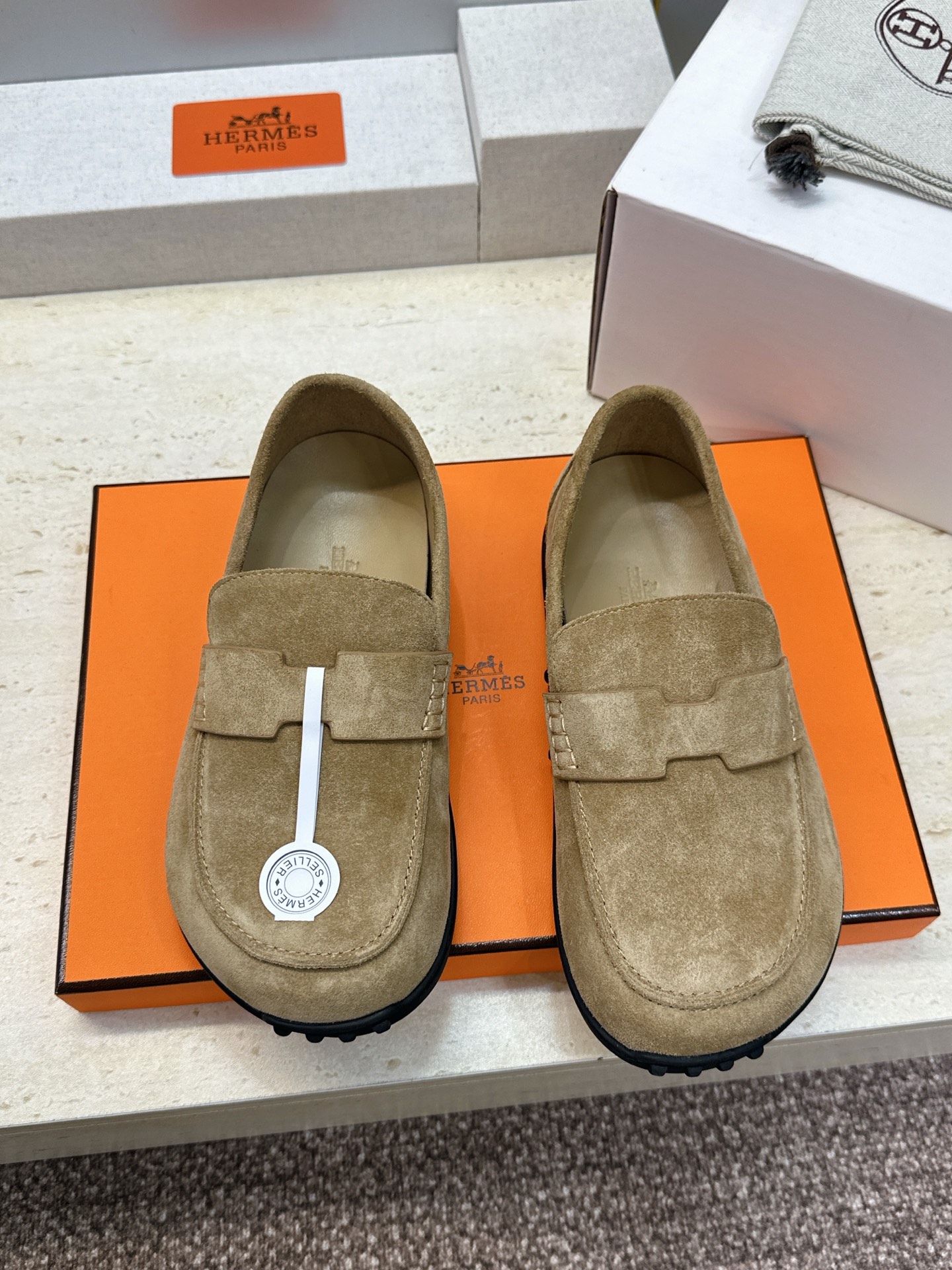 (配全套飞机盒) 莞产 代购级 爱马仕 Hermes 2026春夏新款 Lazy果冻色豆豆女鞋 H家平底圆头时尚休闲 (配全套飞机盒) 莞产 代购级 爱马仕 Hermes 2026春夏新款 Lazy果冻色豆豆女鞋 H家平底圆头时尚休闲