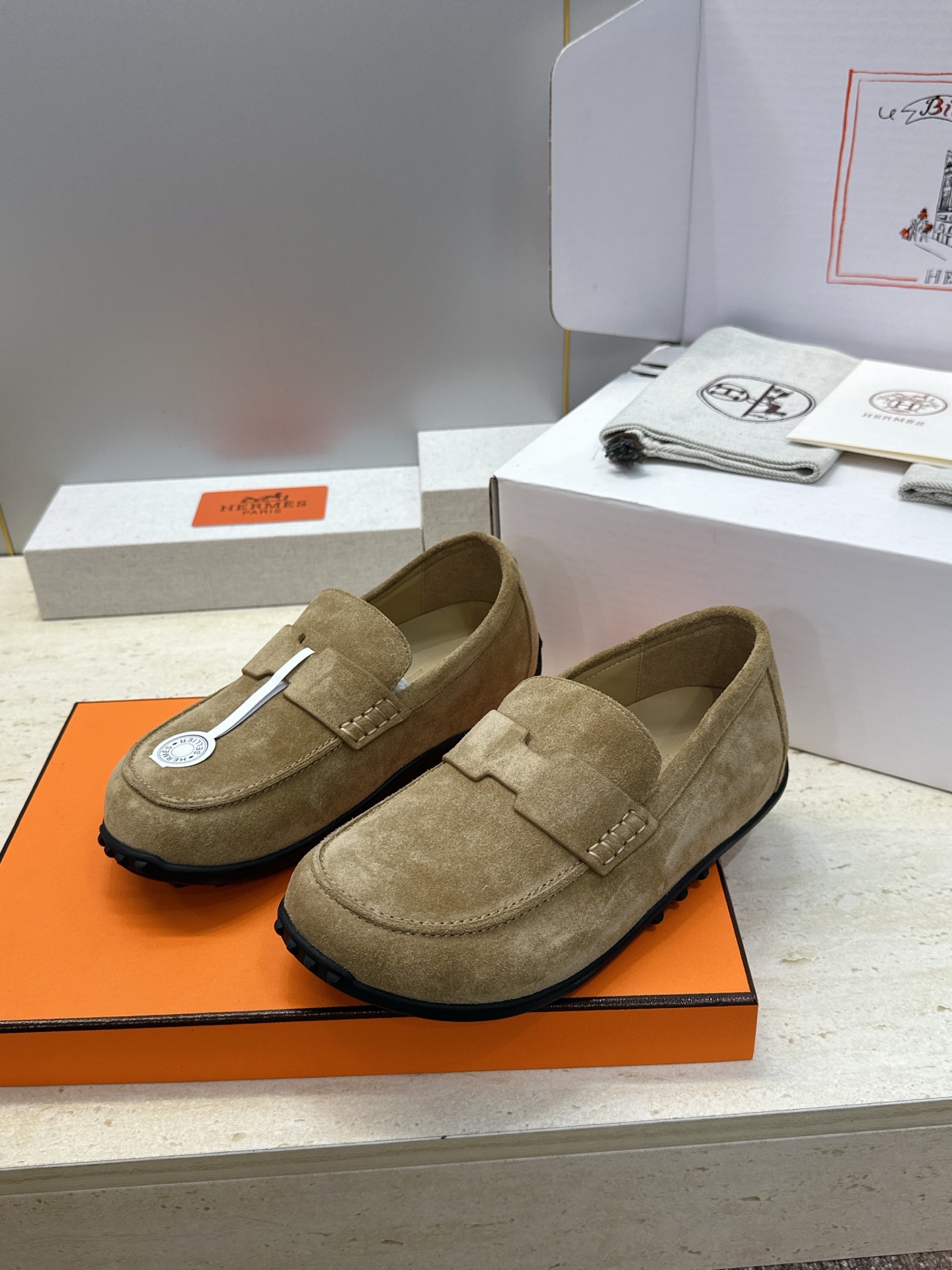 (配全套飞机盒) 莞产 代购级 爱马仕 Hermes 2026春夏新款 Lazy果冻色豆豆女鞋 H家平底圆头时尚休闲 (配全套飞机盒) 莞产 代购级 爱马仕 Hermes 2026春夏新款 Lazy果冻色豆豆女鞋 H家平底圆头时尚休闲