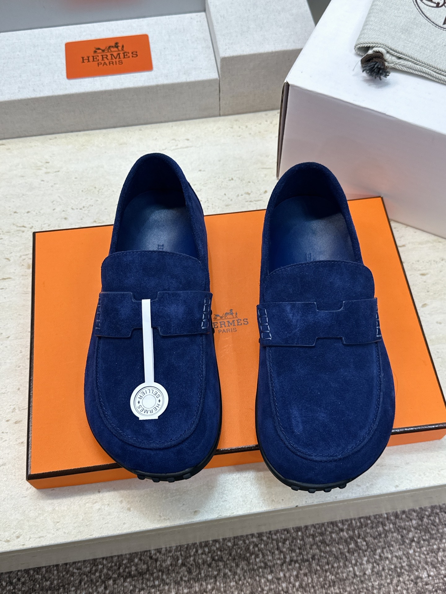 (配全套飞机盒) 莞产 代购级 爱马仕 Hermes 2026春夏新款 Lazy果冻色豆豆女鞋 H家平底圆头时尚休闲 (配全套飞机盒) 莞产 代购级 爱马仕 Hermes 2026春夏新款 Lazy果冻色豆豆女鞋 H家平底圆头时尚休闲